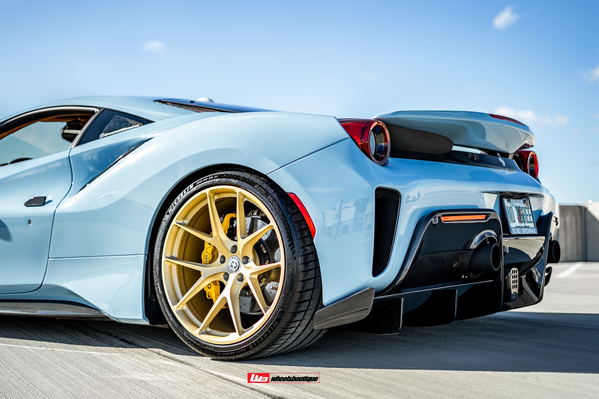 Ferrari 488 Pista | Azurro La Plata | HRE P101 | Frozen Brushed Gold