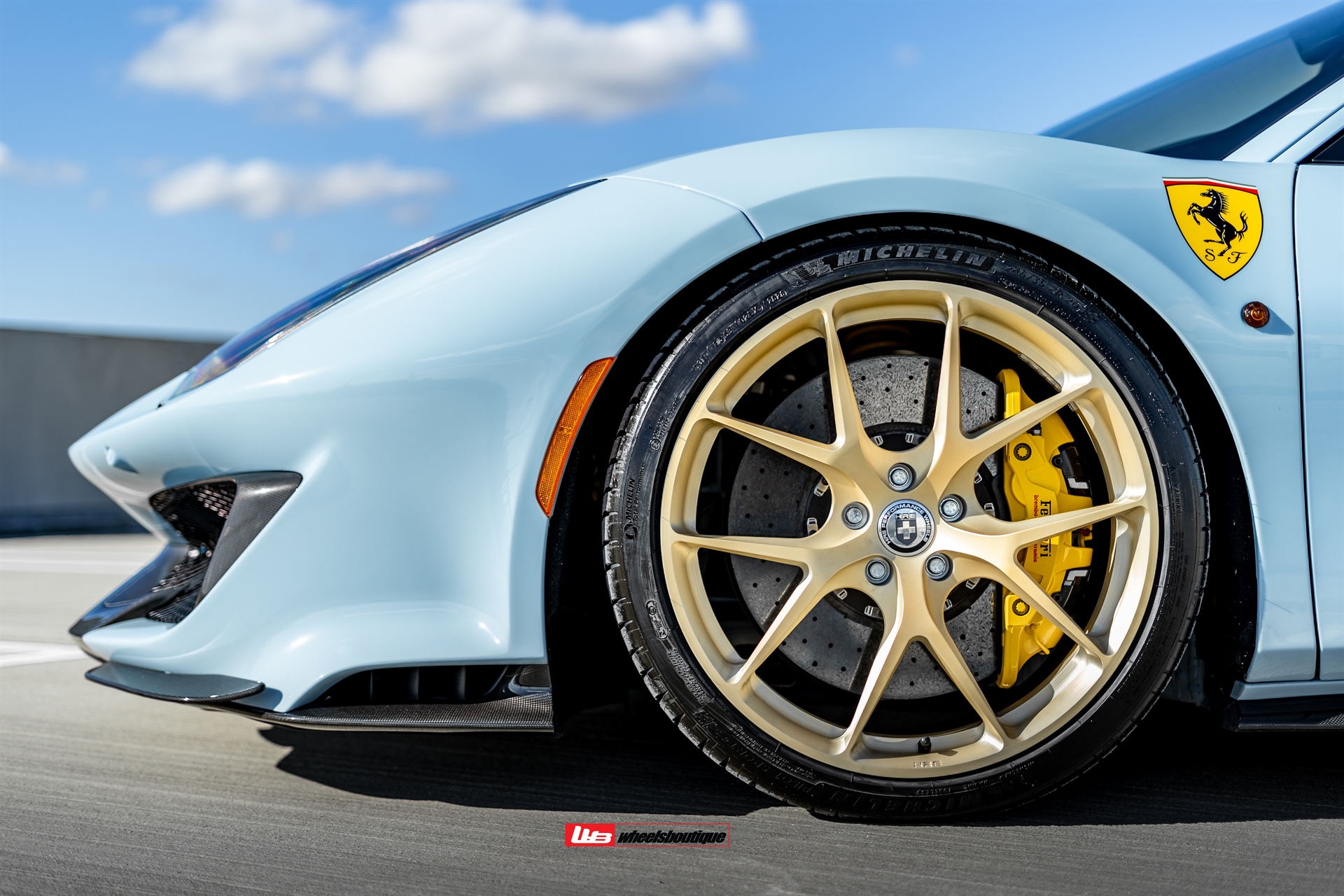 Ferrari 488 Pista | Azurro La Plata | HRE P101 | Frozen Brushed Gold