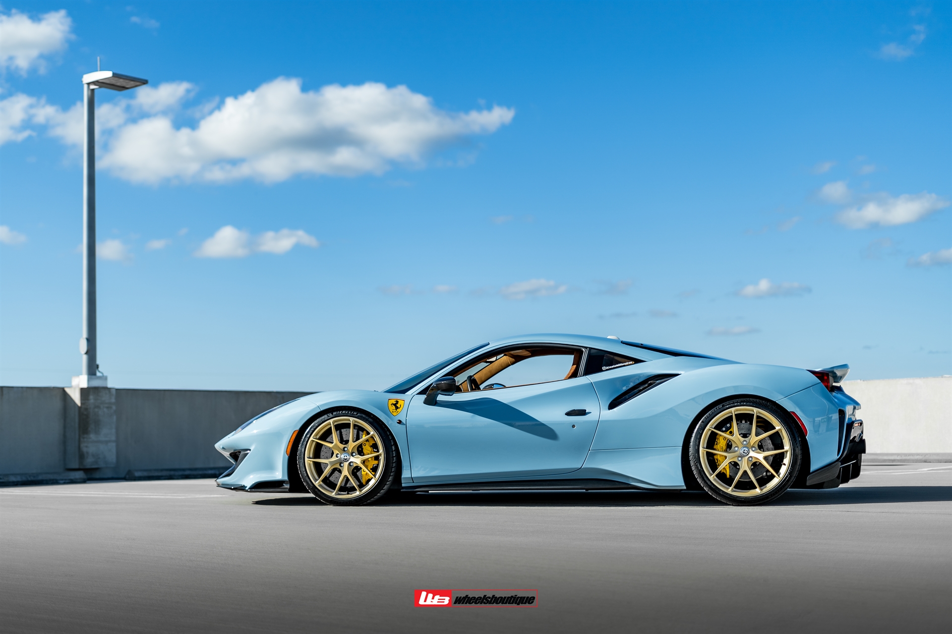 Ferrari 488 Pista | Azurro La Plata | HRE P101 | Frozen Brushed Gold