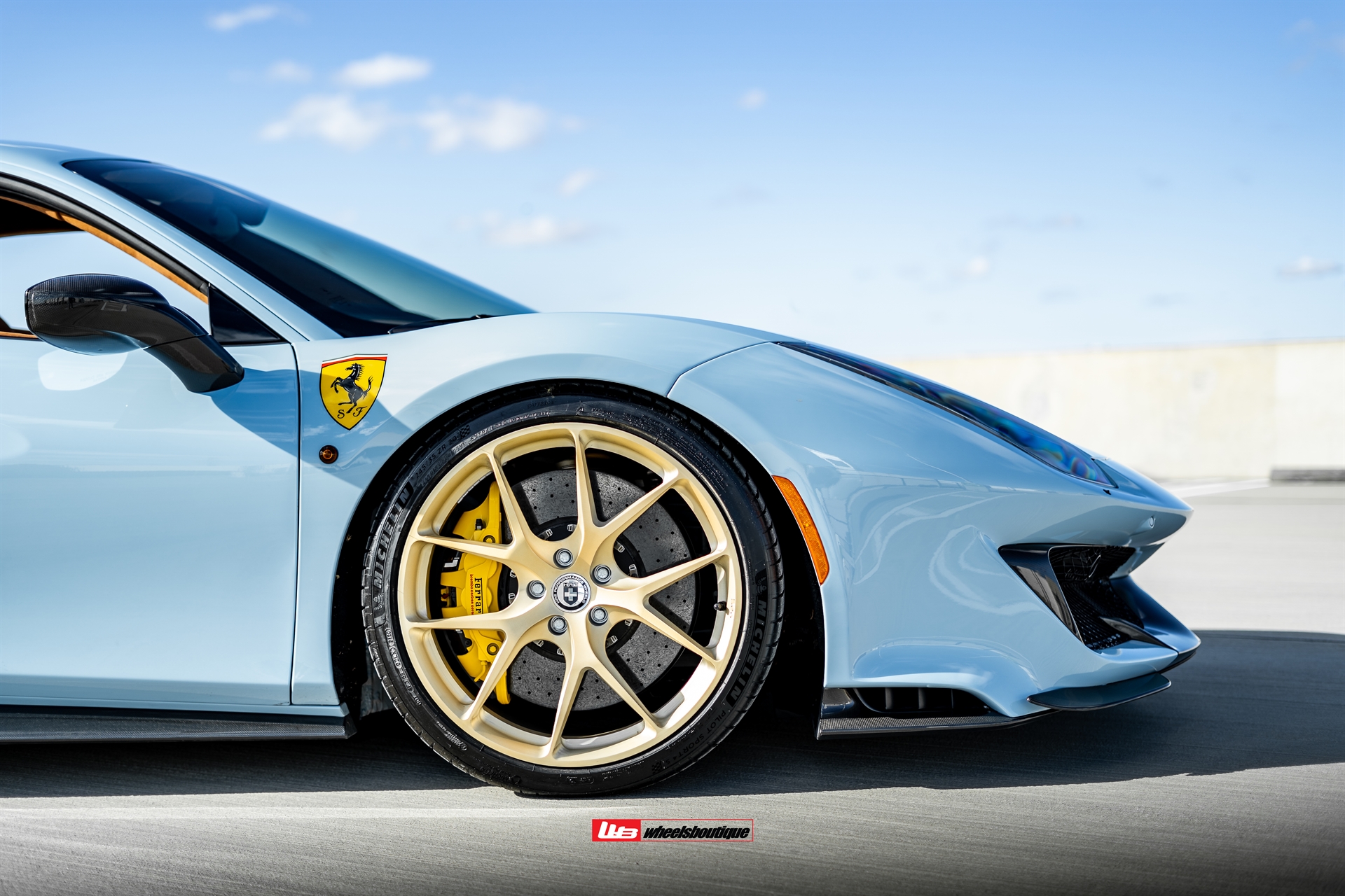 Ferrari 488 Pista | Azurro La Plata | HRE P101 | Frozen Brushed Gold