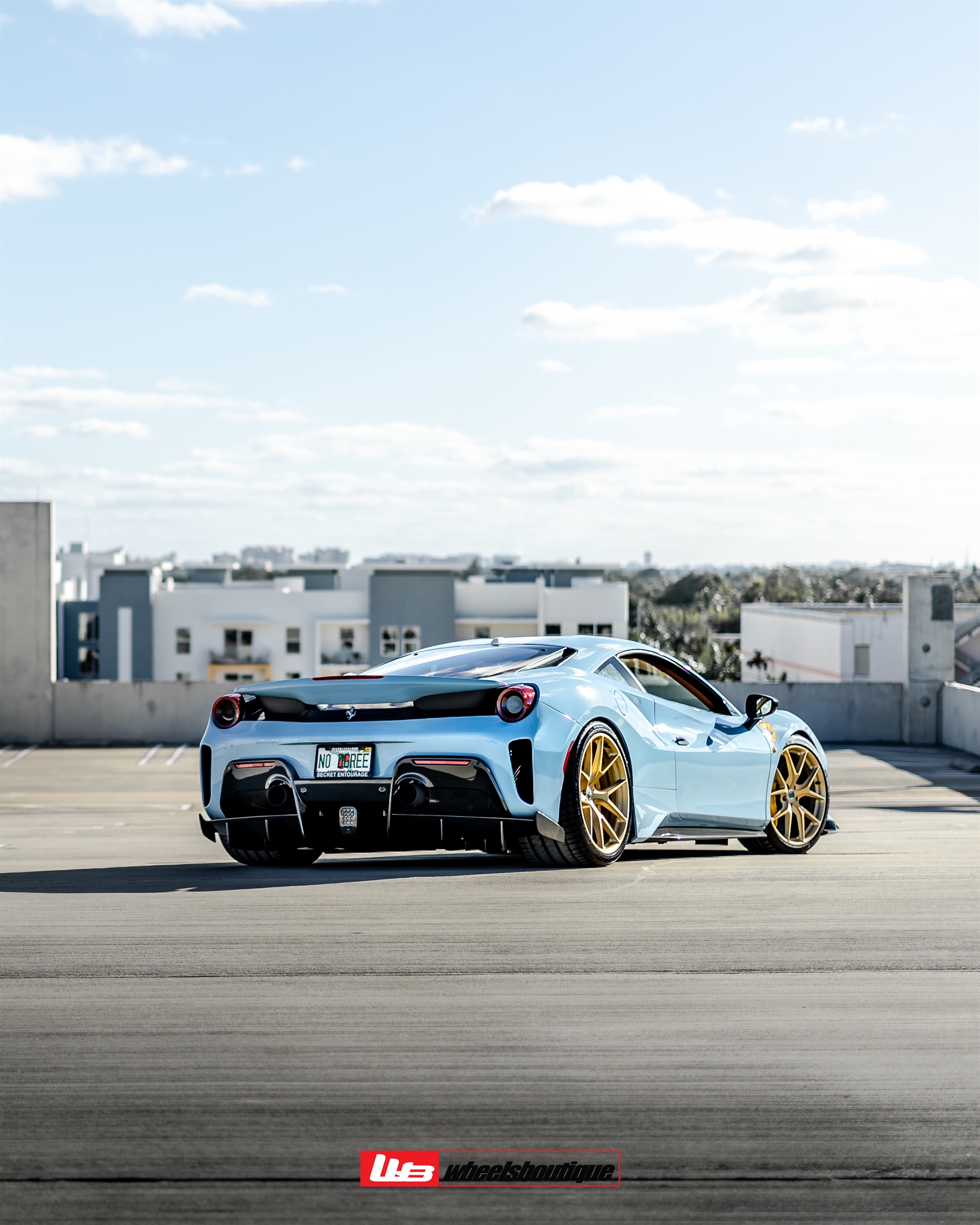 Ferrari 488 Pista | Azurro La Plata | HRE P101 | Frozen Brushed Gold