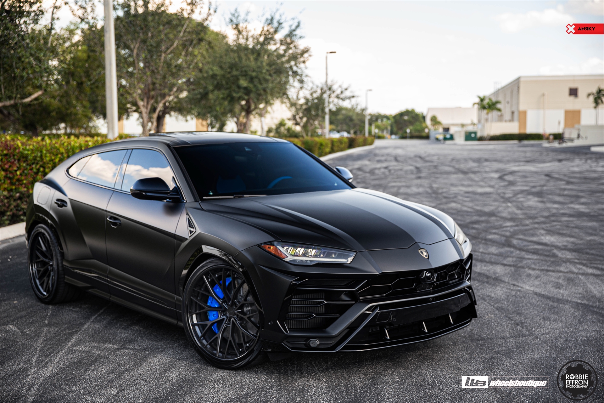 ANRKY AN30 | Black Lamborghini Urus
