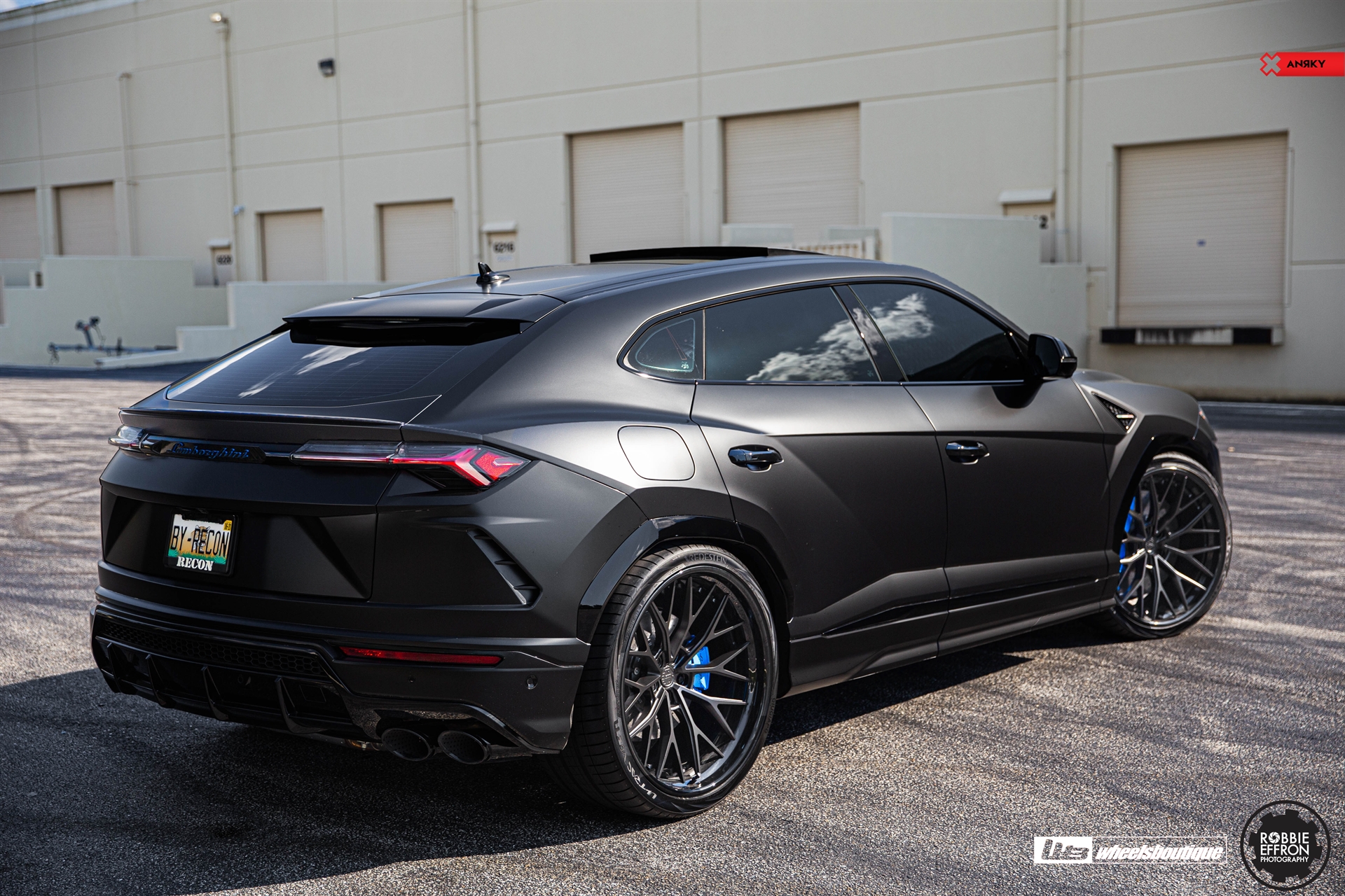 ANRKY AN30 | Black Lamborghini Urus