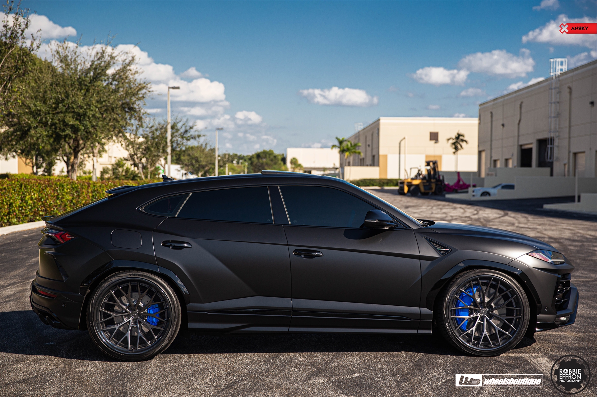 ANRKY AN30 | Black Lamborghini Urus