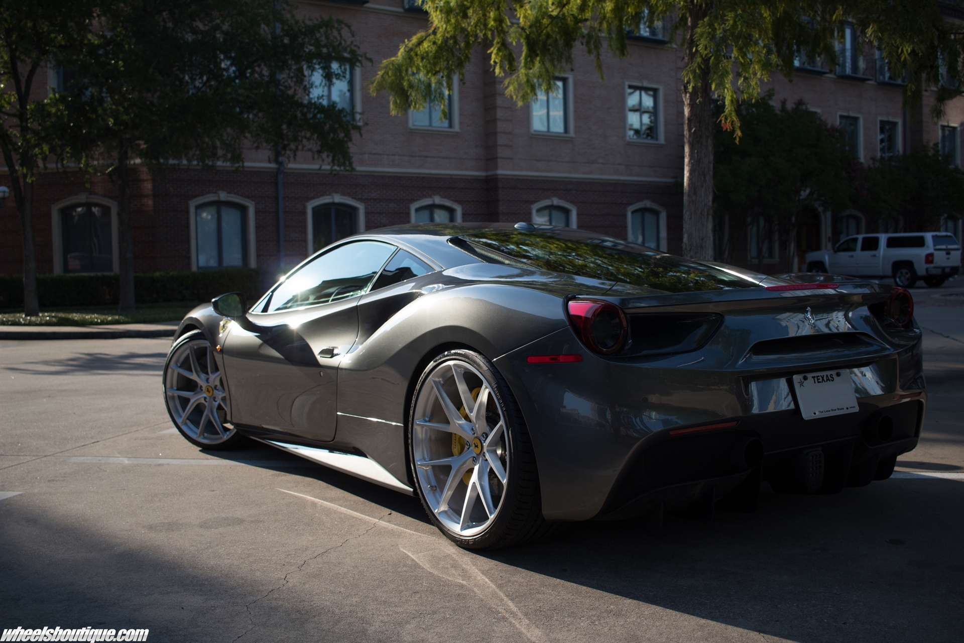 Ferrari 488 GTB | Grigio Silverstone | on HRE P101 | Brushed Clear