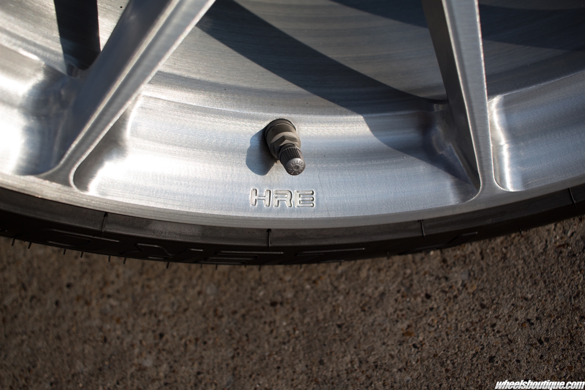 Ferrari 488 GTB | Grigio Silverstone | on HRE P101 | Brushed Clear