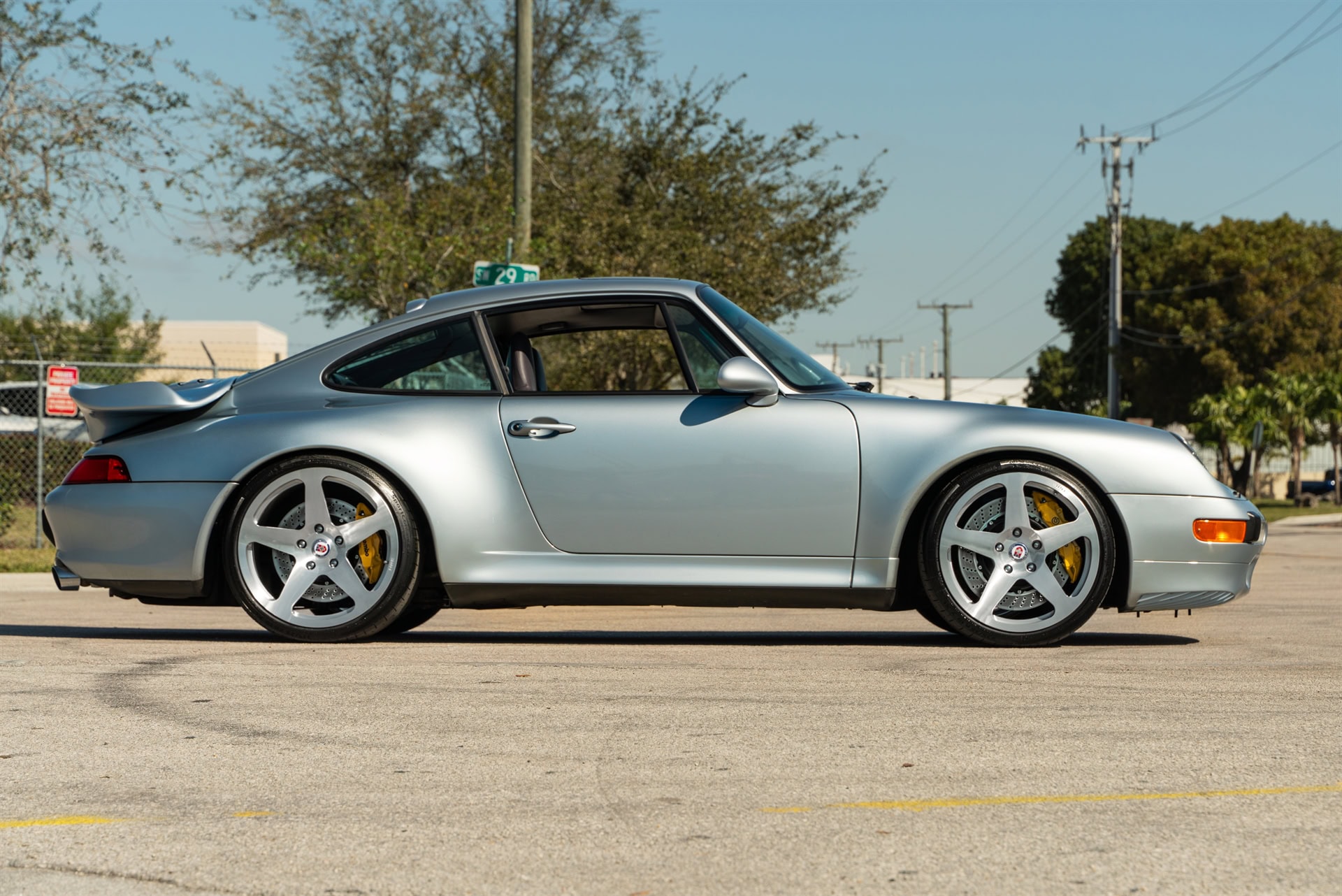 Porsche 993 Turbo  – Polar Silver on HRE 305M