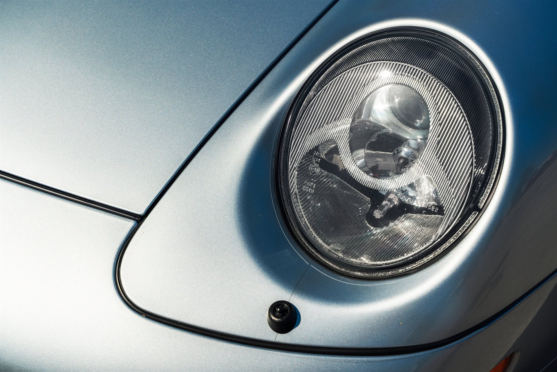 Porsche 993 Turbo  – Polar Silver on HRE 305M