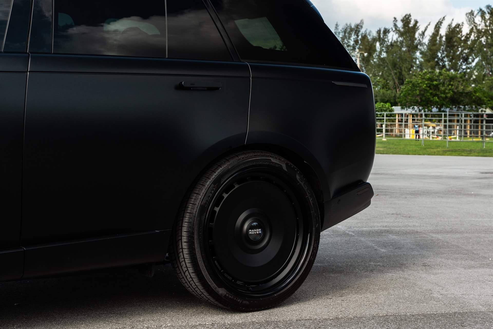 Land Rover Range Rover HSE | Obsidian Black | Avant Garde AGL78 Wheels | Satin Black