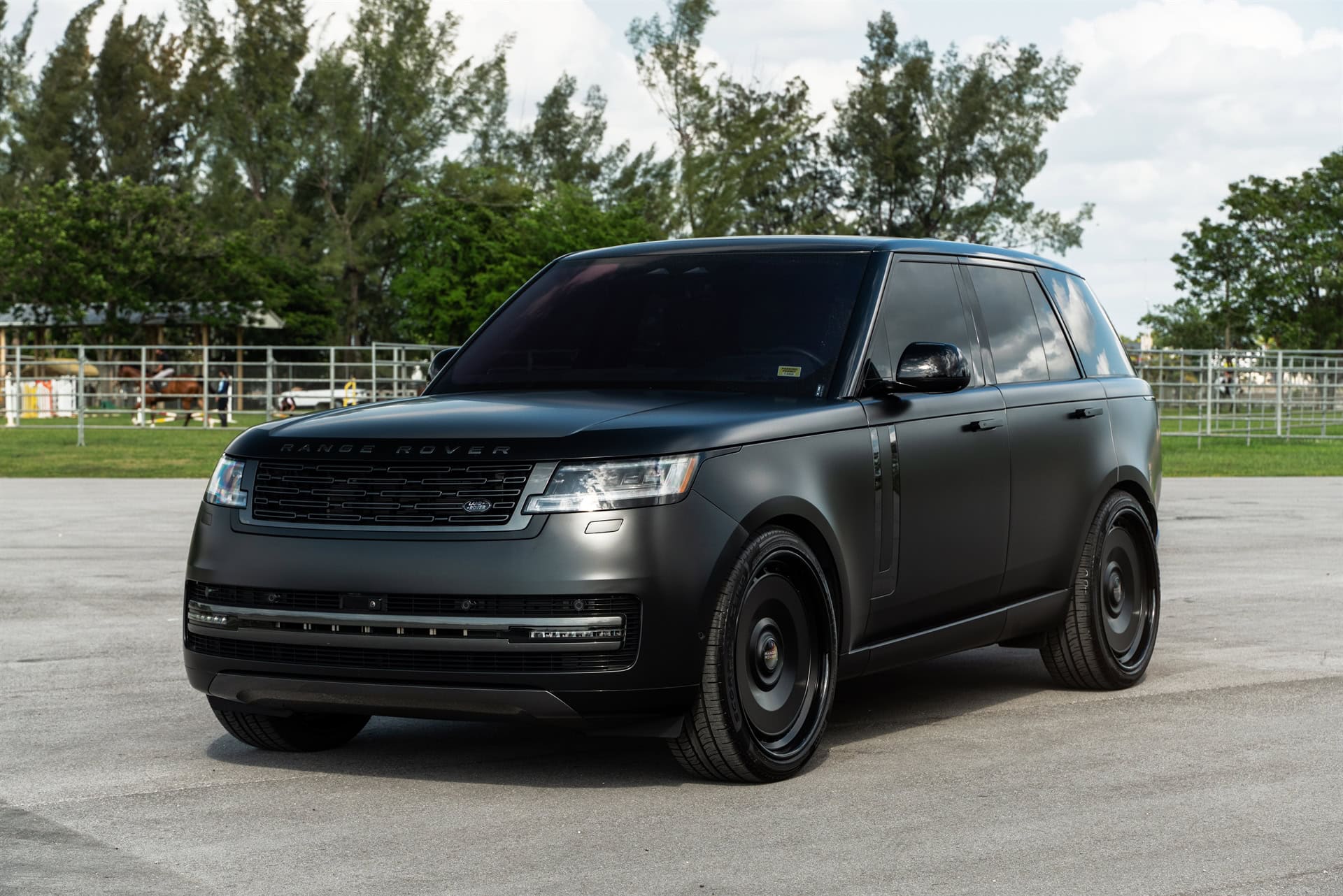 Land Rover Range Rover HSE | Obsidian Black | Avant Garde AGL78 Wheels | Satin Black