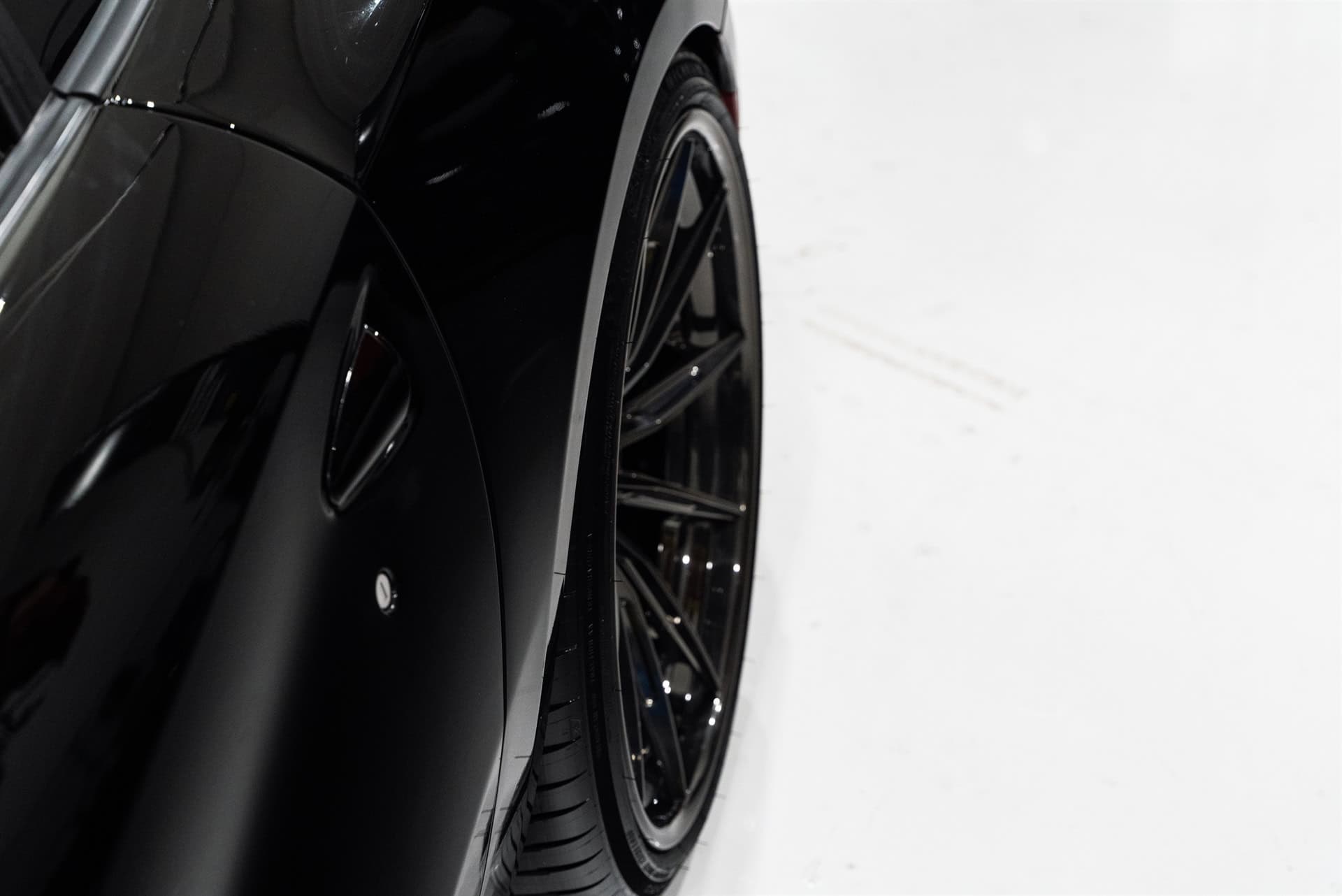 Ferrari 812 GTS on 1886 Wheels G010