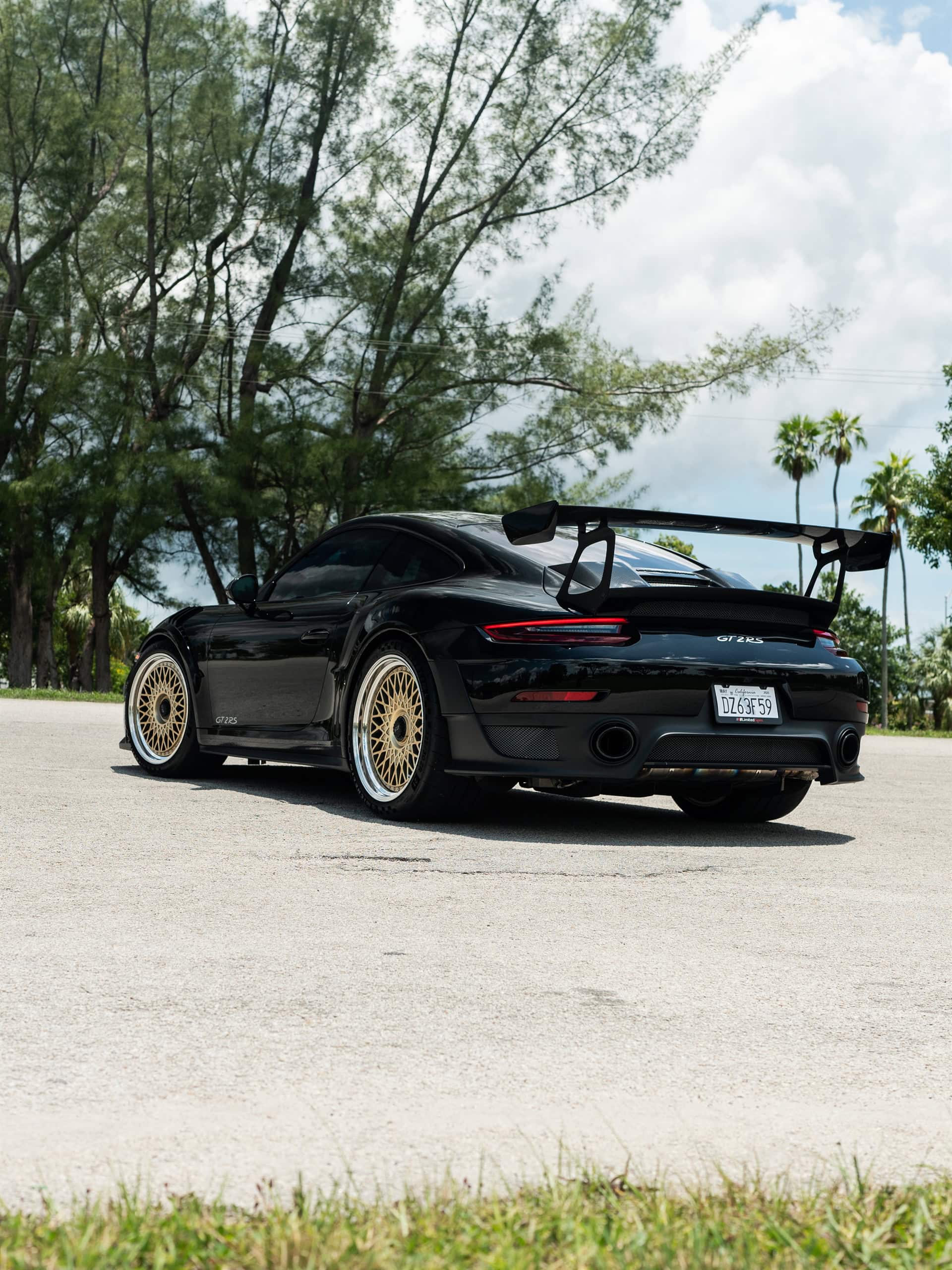 Photo 26 of Porsche 991 GT2 RS | Black | On HRE 501 FMR | Frozen Polished Gold