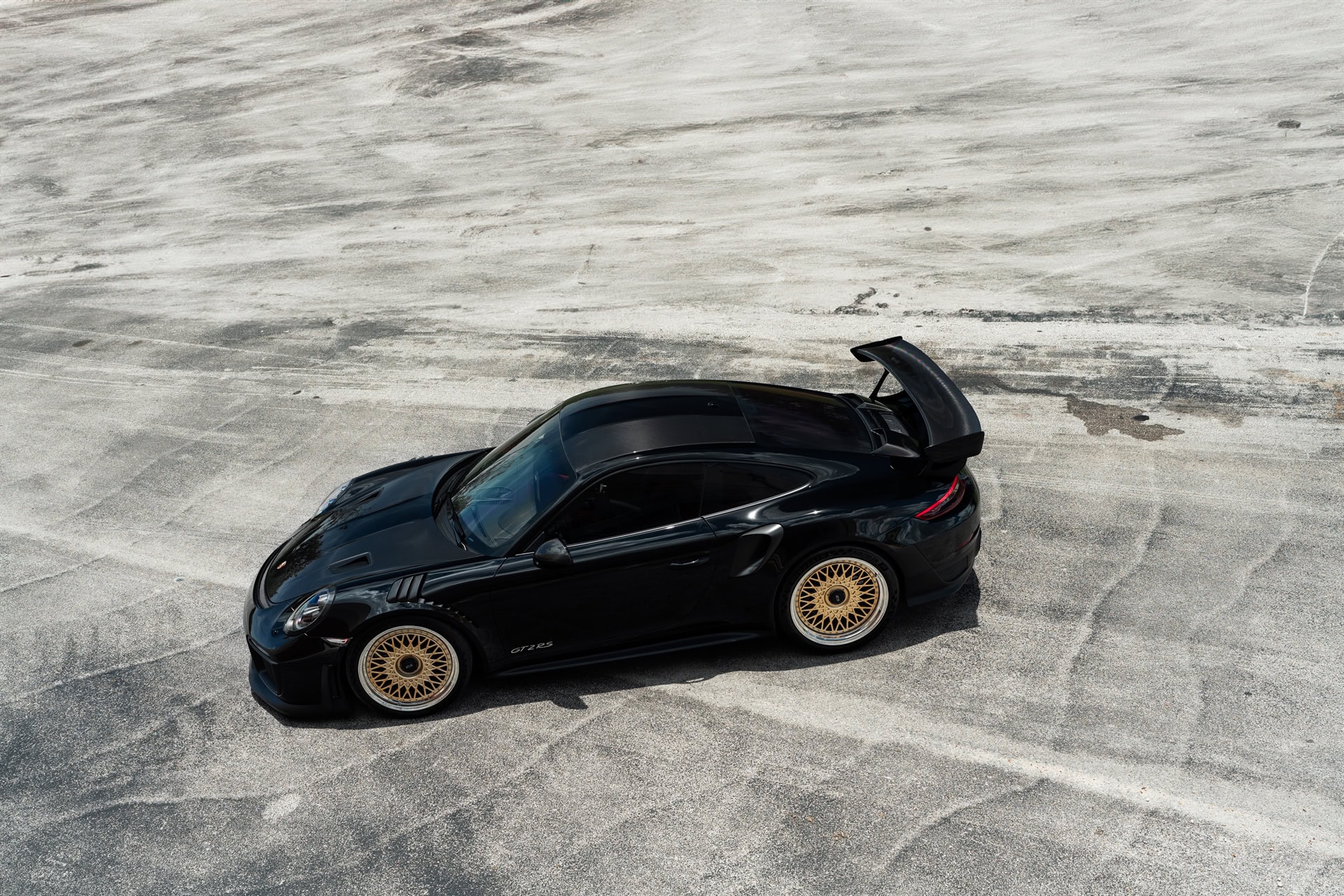 Photo 32 of Porsche 991 GT2 RS | Black | On HRE 501 FMR | Frozen Polished Gold