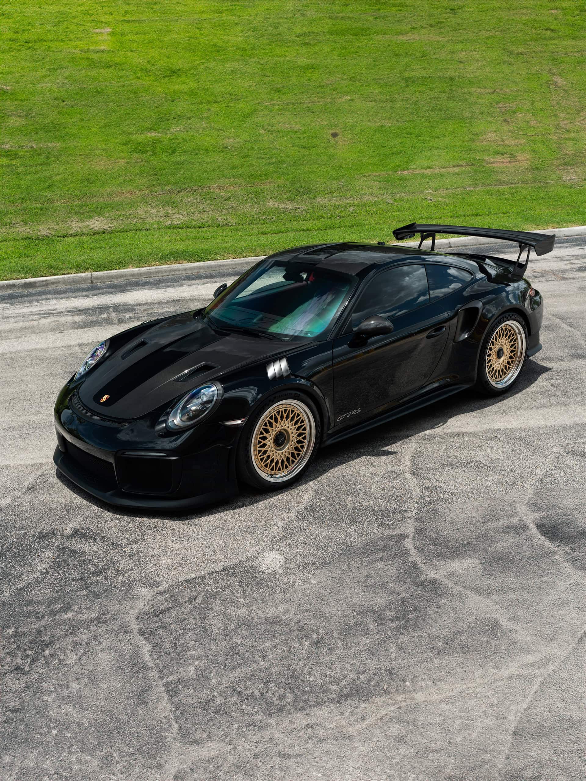 Photo 33 of Porsche 991 GT2 RS | Black | On HRE 501 FMR | Frozen Polished Gold