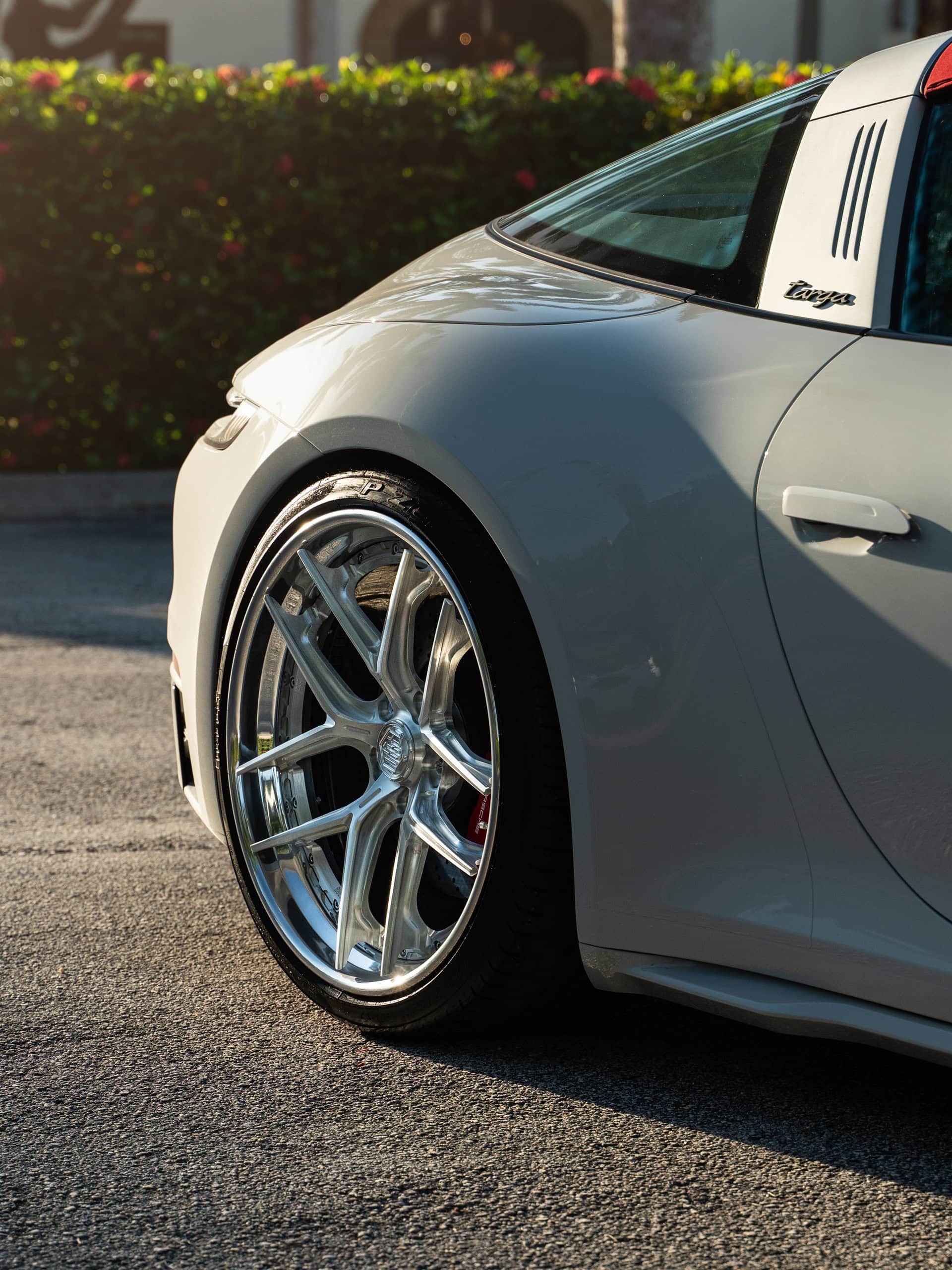 Porsche 992 Targa 4GTS on 1886 Wheels