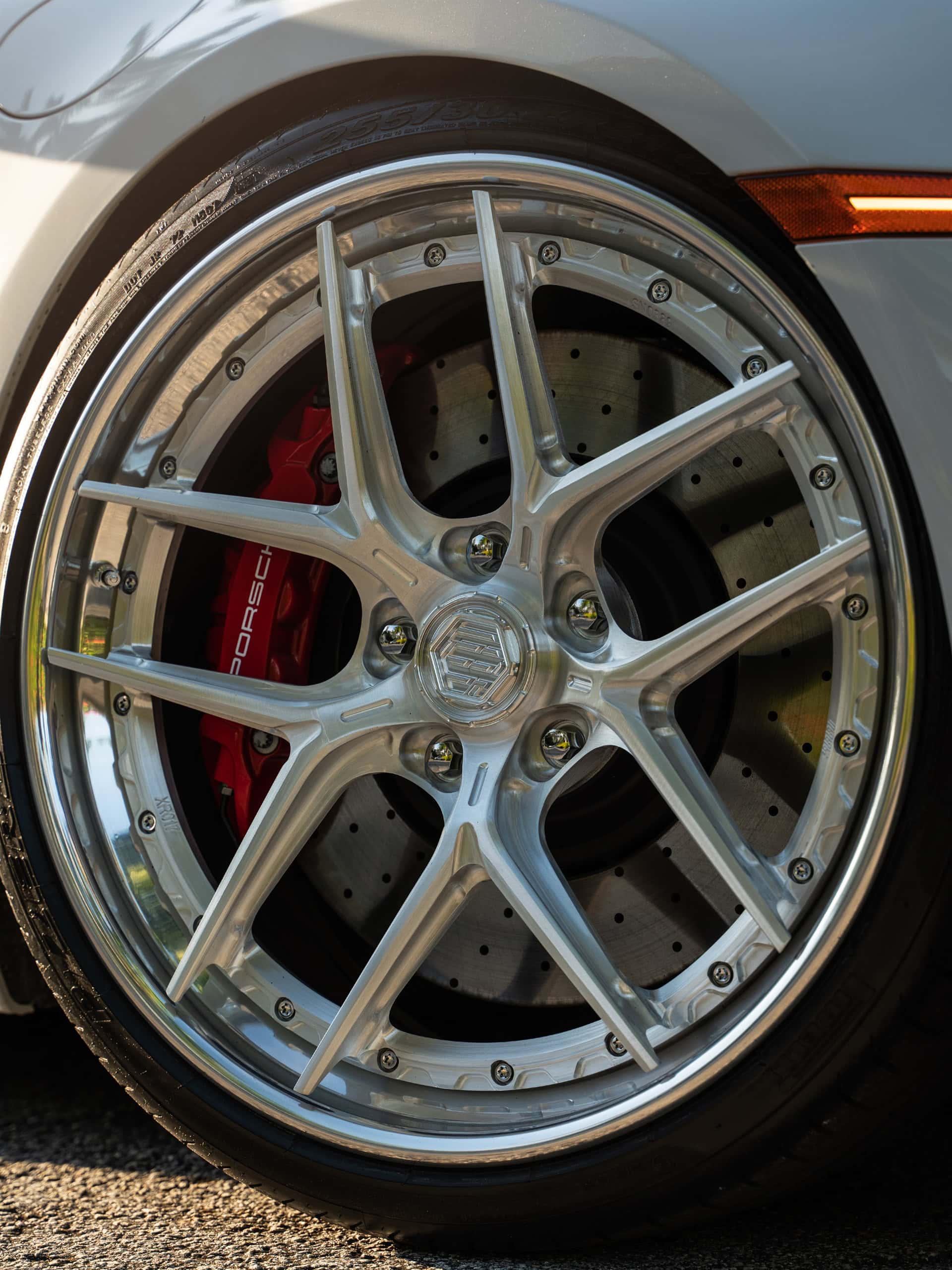Porsche 992 Targa 4GTS on 1886 Wheels