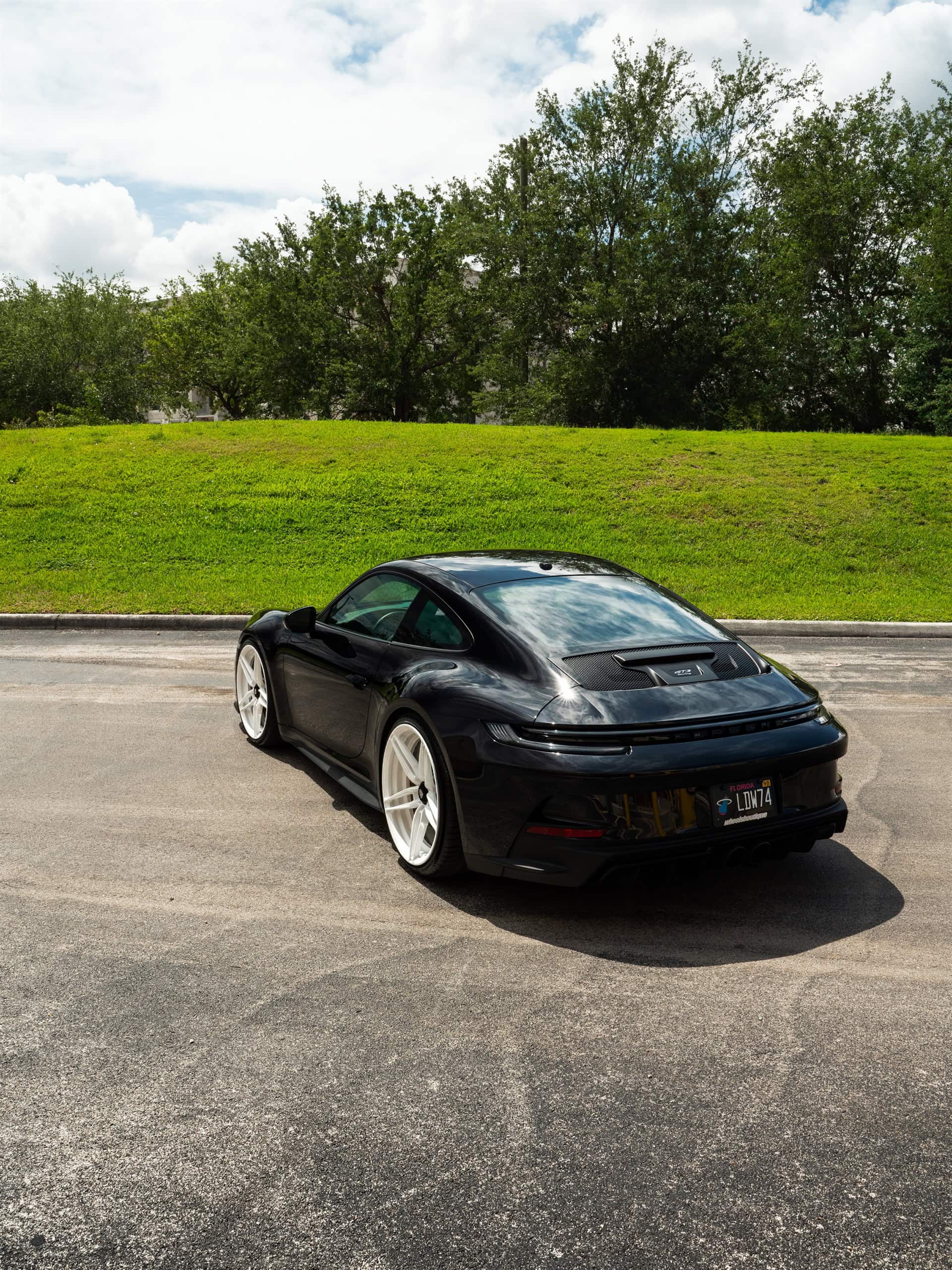 Porsche 992 GT3 Touring | Black | on ANRKY AN27 | Gloss White