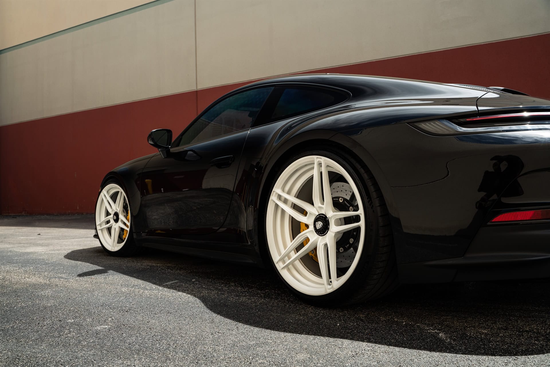 Porsche 992 GT3 Touring | Black | on ANRKY AN27 | Gloss White
