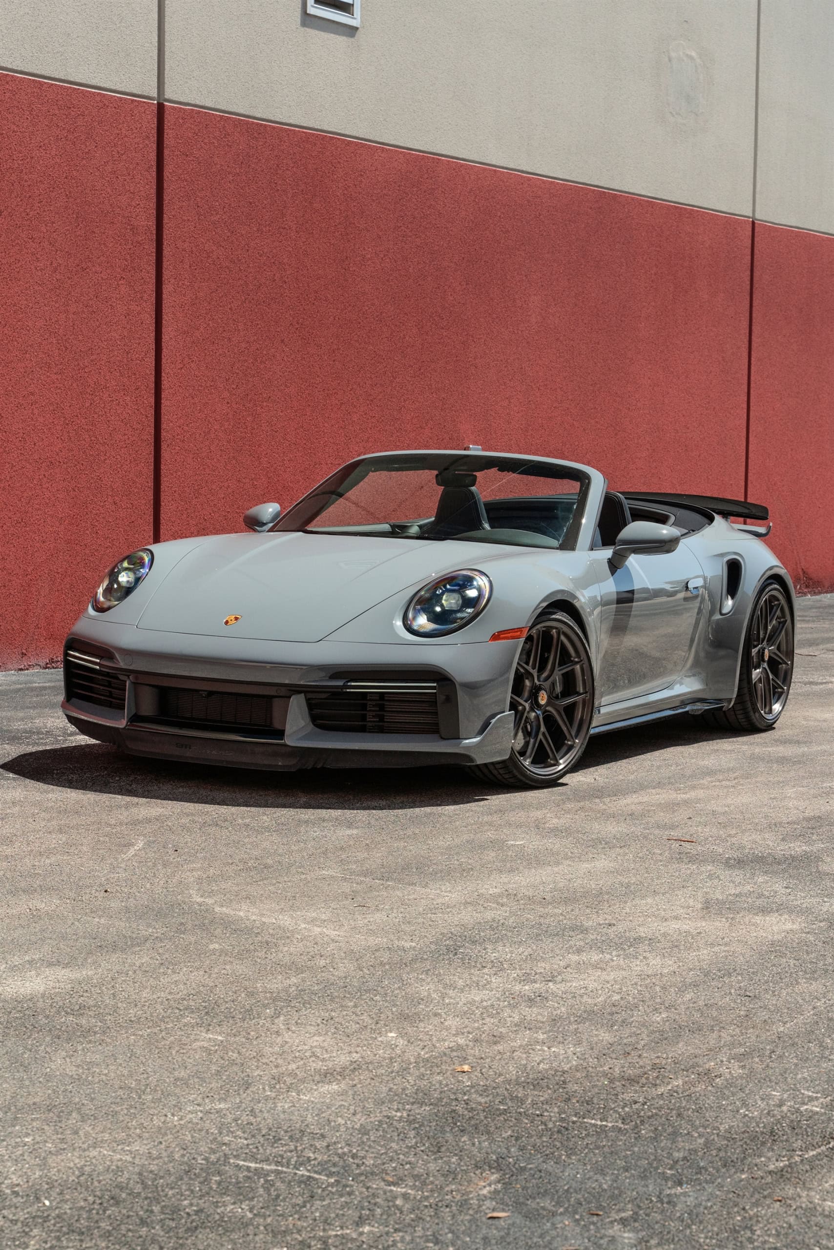 Porsche 992 Turbo S | Slate Grey | on R101 LW | Brushed Dark Clear