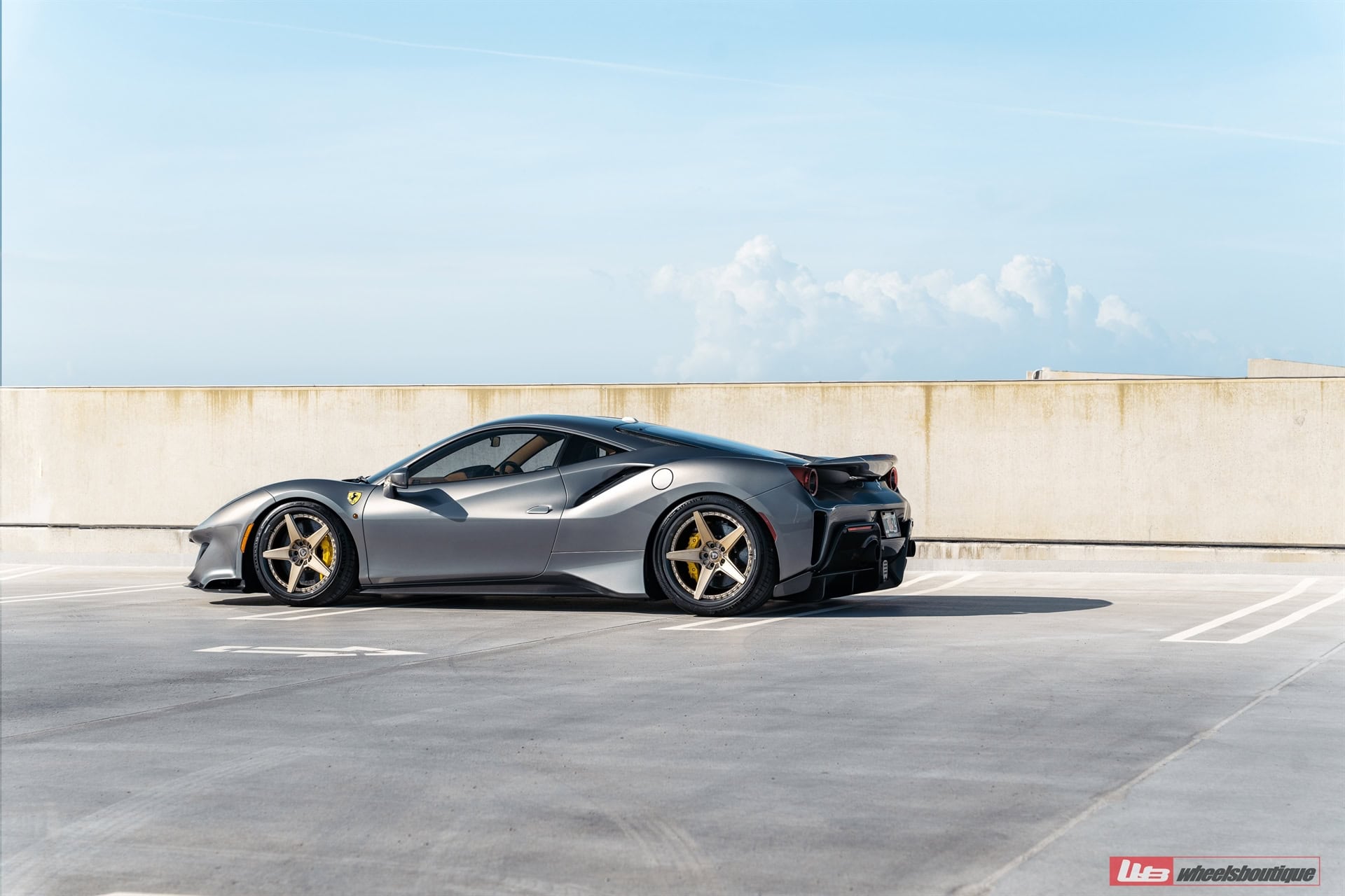 Photo 22 of Ferrari 488 Pista | Grigio Silverstone | on ANRKY RS5.3C | Satin Brushed Champagne