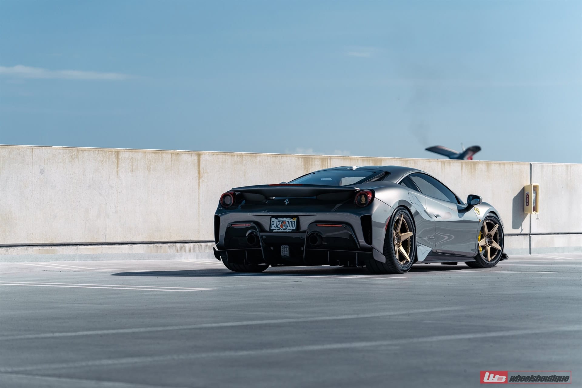 Photo 28 of Ferrari 488 Pista | Grigio Silverstone | on ANRKY RS5.3C | Satin Brushed Champagne