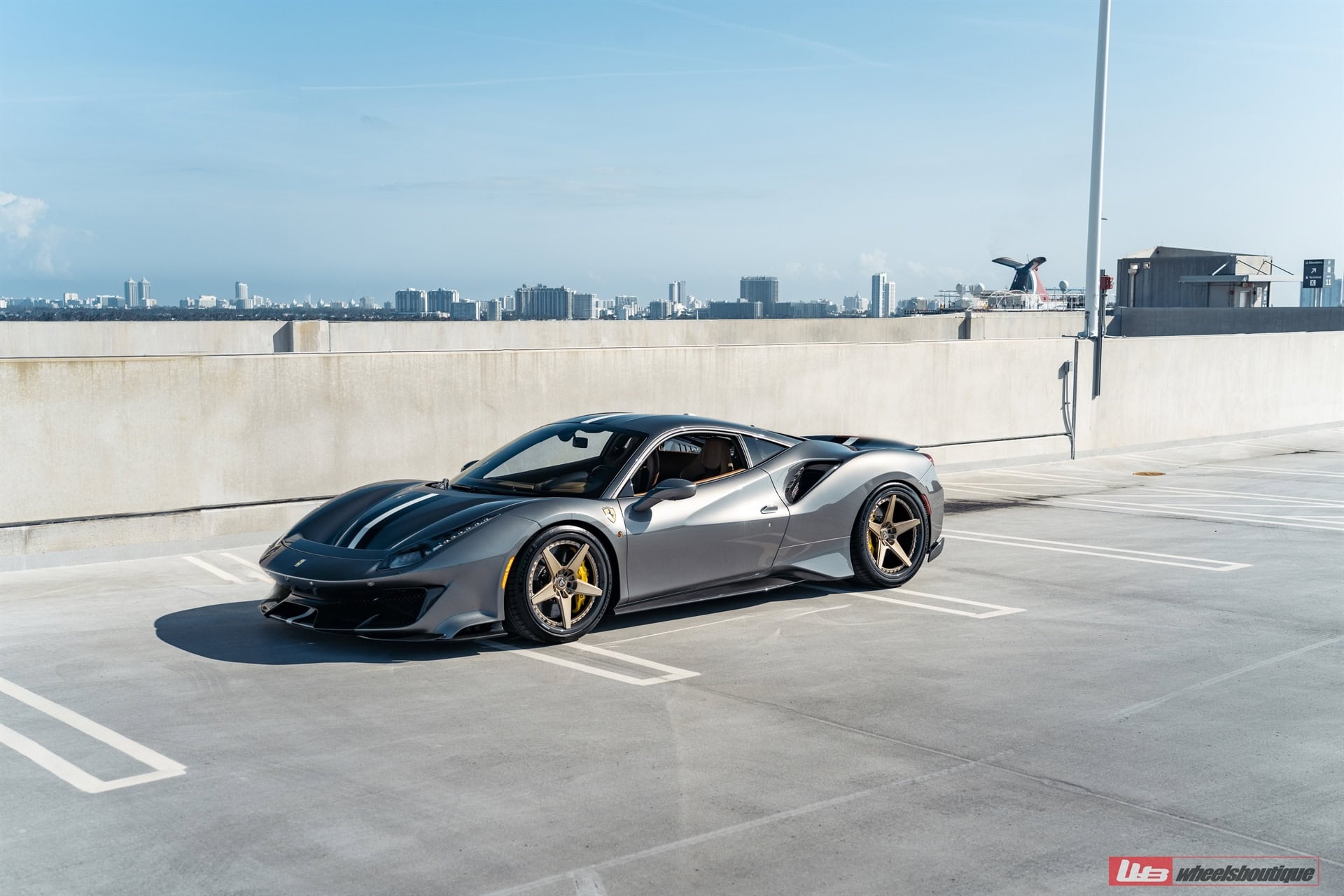 Photo 30 of Ferrari 488 Pista | Grigio Silverstone | on ANRKY RS5.3C | Satin Brushed Champagne