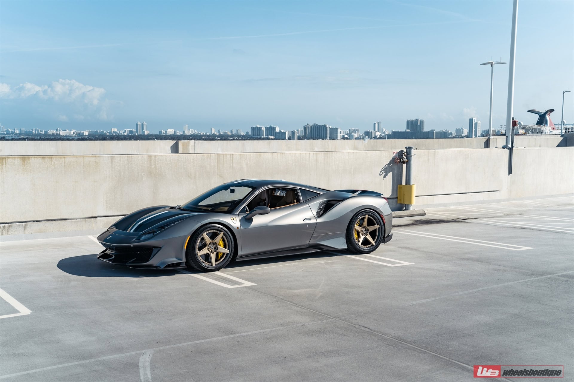 Photo 31 of Ferrari 488 Pista | Grigio Silverstone | on ANRKY RS5.3C | Satin Brushed Champagne