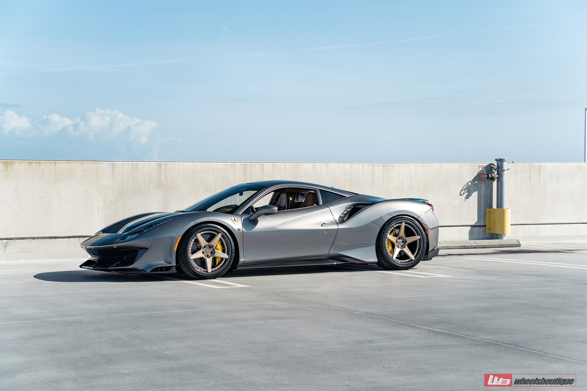 Photo 32 of Ferrari 488 Pista | Grigio Silverstone | on ANRKY RS5.3C | Satin Brushed Champagne