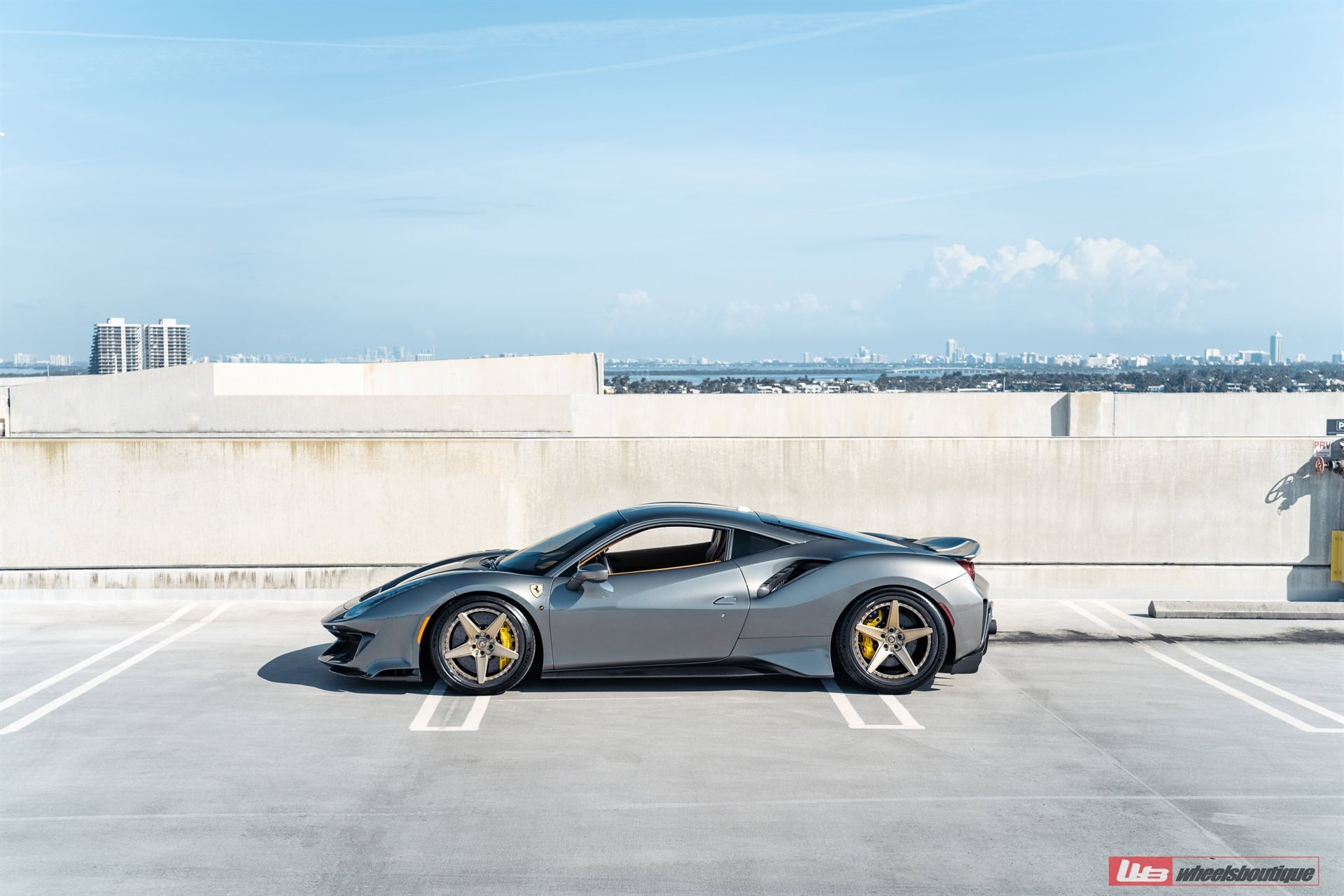 Photo 36 of Ferrari 488 Pista | Grigio Silverstone | on ANRKY RS5.3C | Satin Brushed Champagne