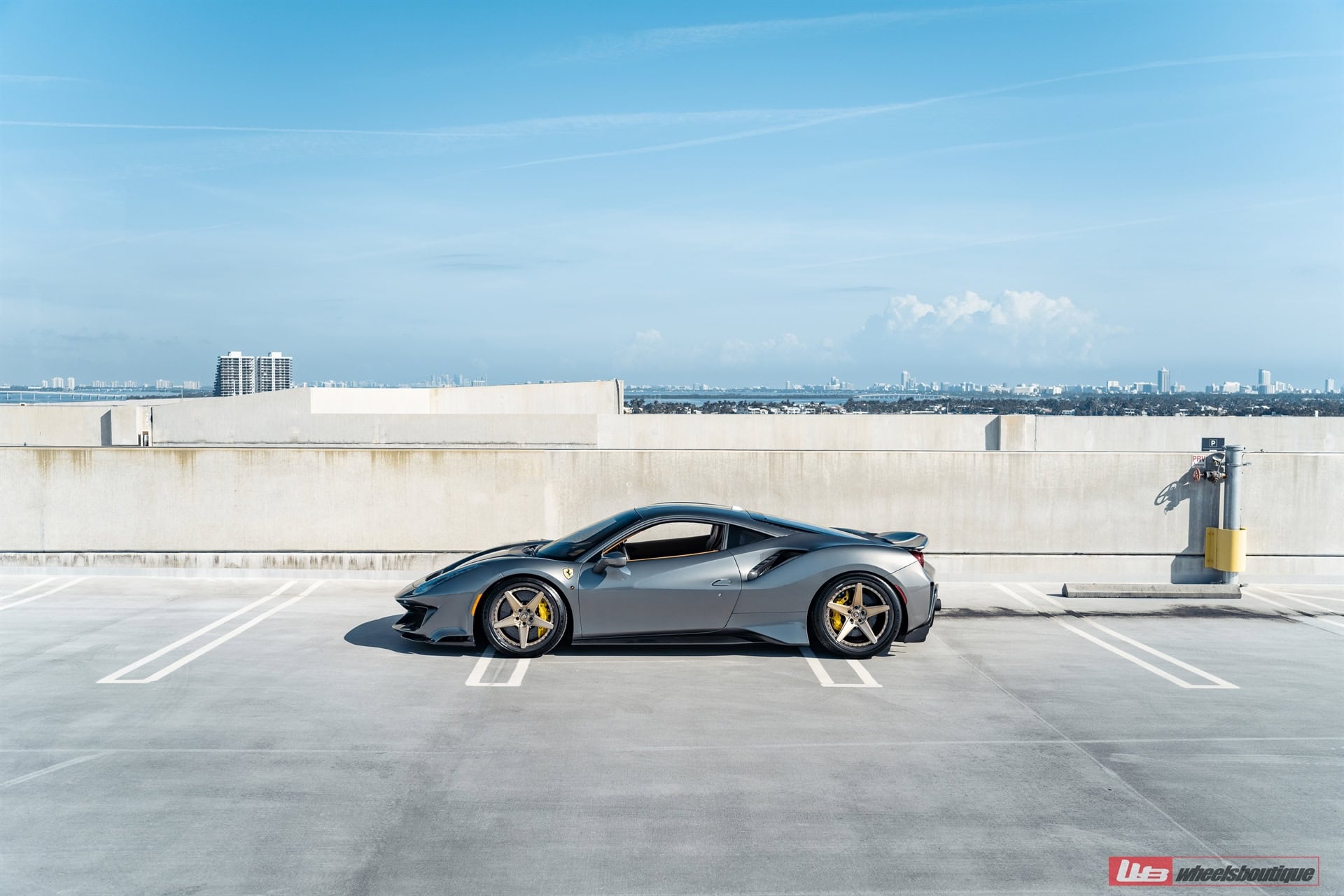 Photo 37 of Ferrari 488 Pista | Grigio Silverstone | on ANRKY RS5.3C | Satin Brushed Champagne