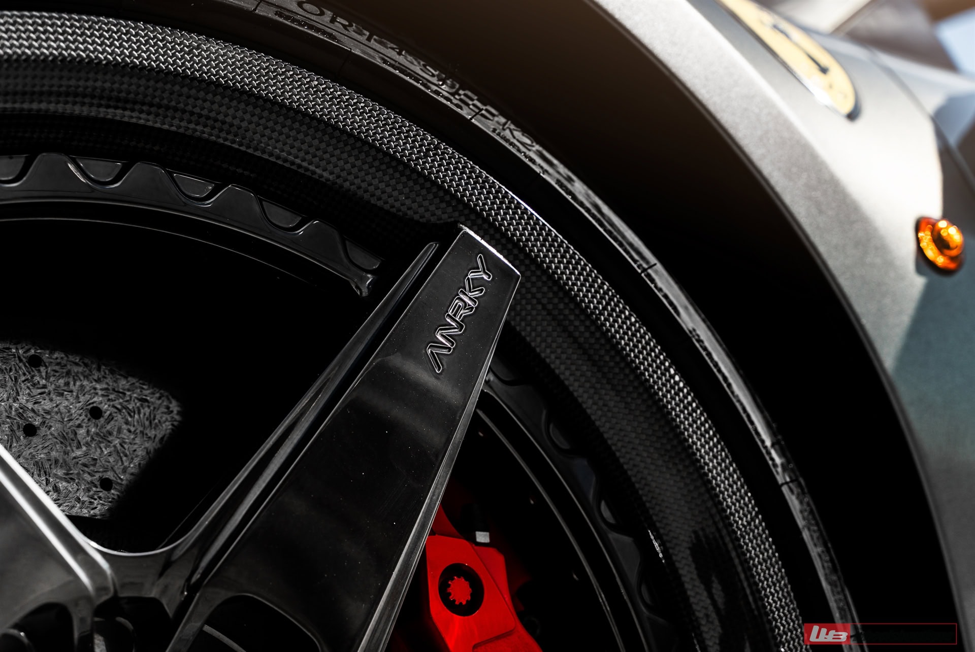 Ferrari 488 Pista | Grigio Silverstone | on ANRKY RS5.3C | Polished Smoke