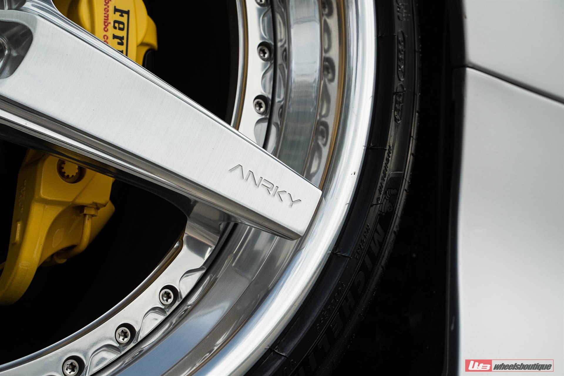 Ferrari F8 on ANRKY RS5.3 RETROSeries