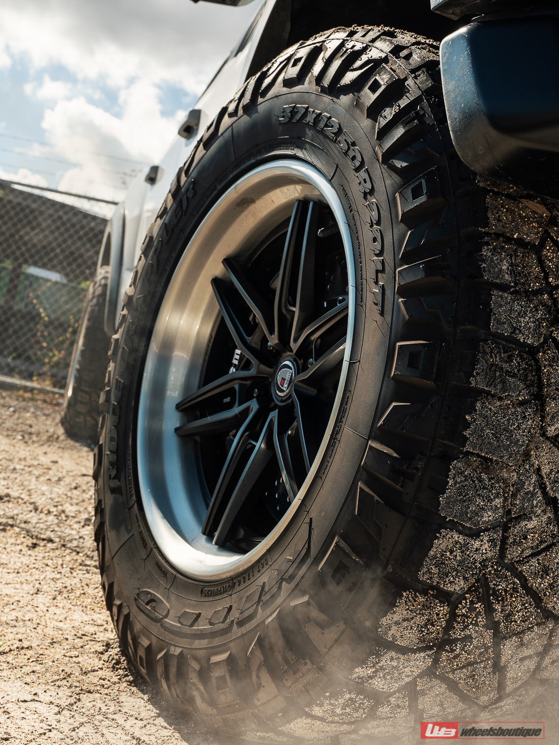 Ford F150 Raptor R | Space White Metallic | on ANRKY AN36-O | Satin Black