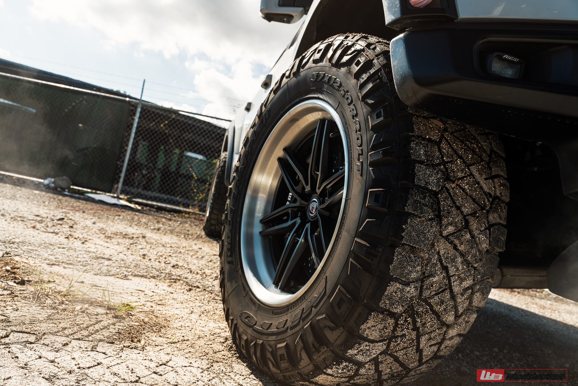 Ford F150 Raptor R | Space White Metallic | on ANRKY AN36-O | Satin Black