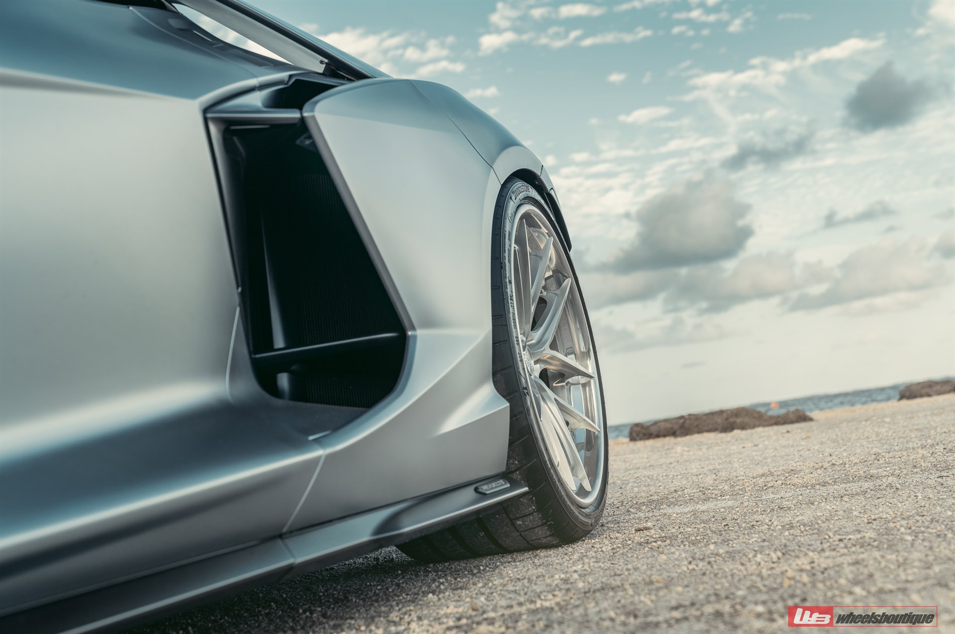 Lamborghini Revuelto on ANRKY XR-301