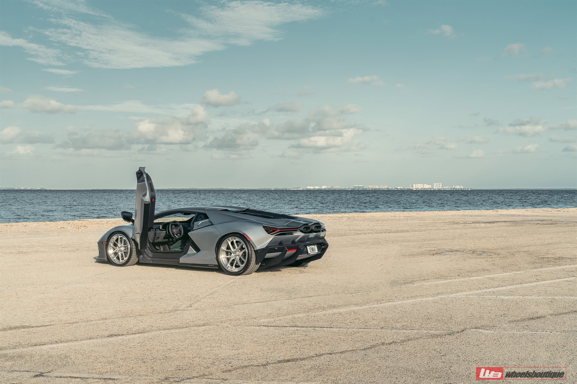 Lamborghini Revuelto on ANRKY XR-301