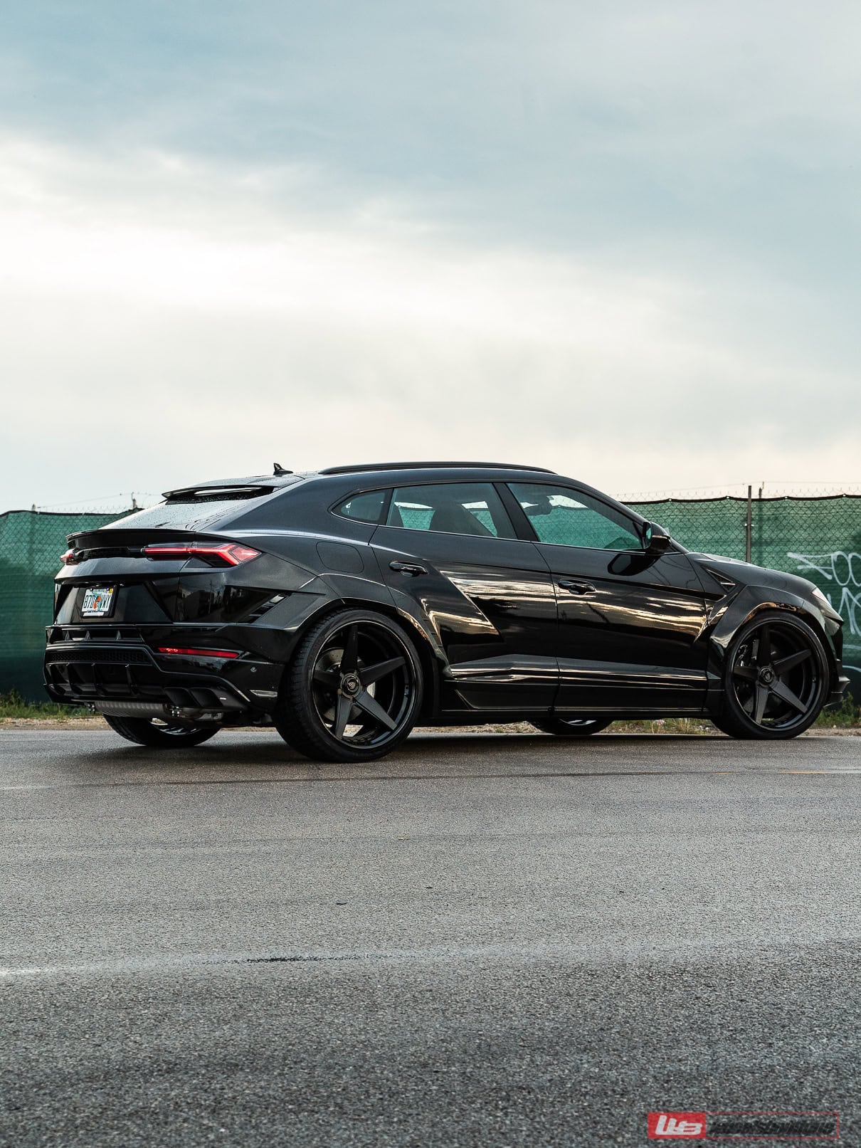 Photo 30 of Lamborghini Urus S | Nero Aldebaran | ANRKY RS5.3 | Satin Black | Novitec Essteso Widebody Kit