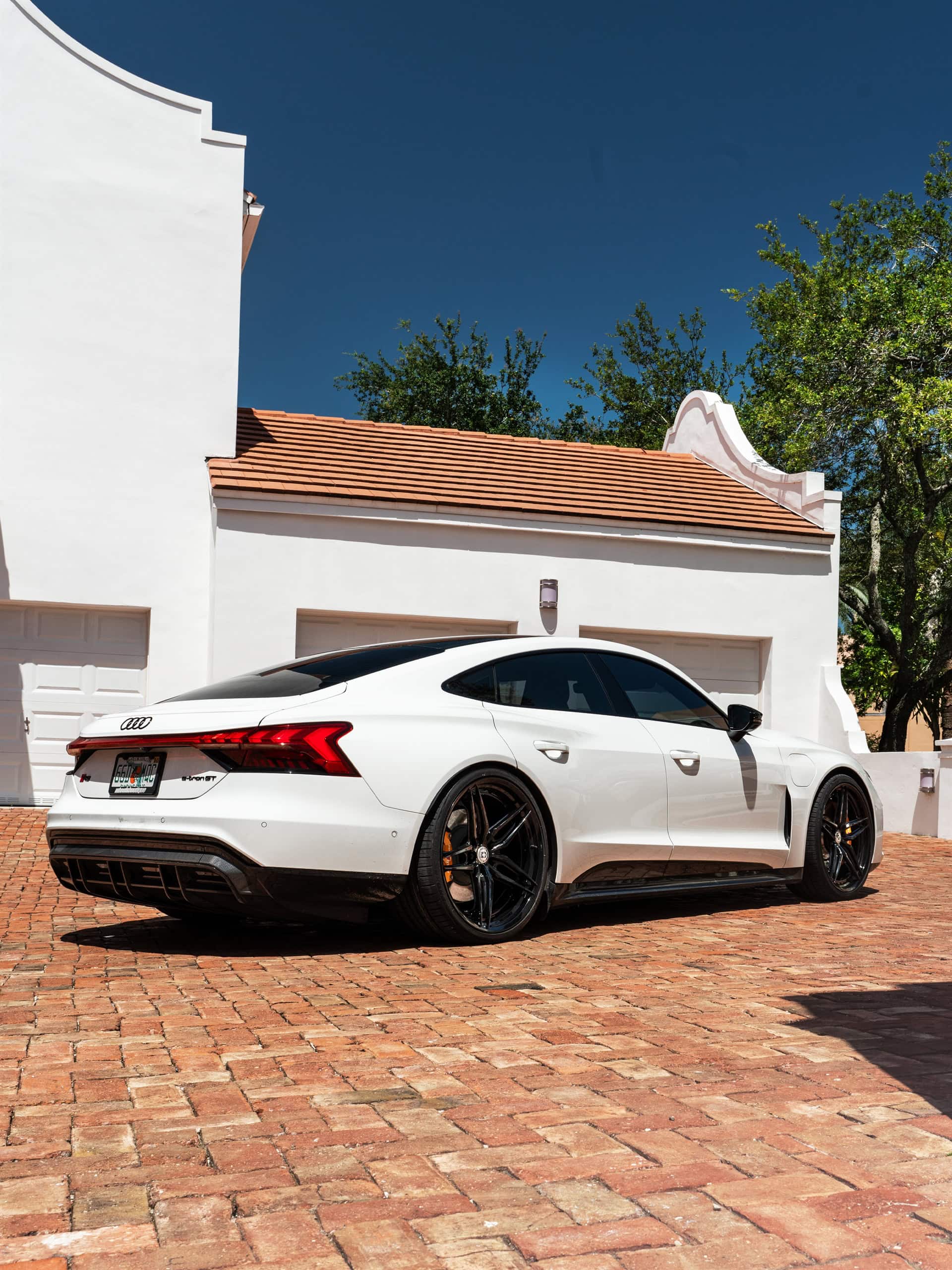 Audi RS e-tron GT | Arkona White | HRE S107SC | Gloss Black