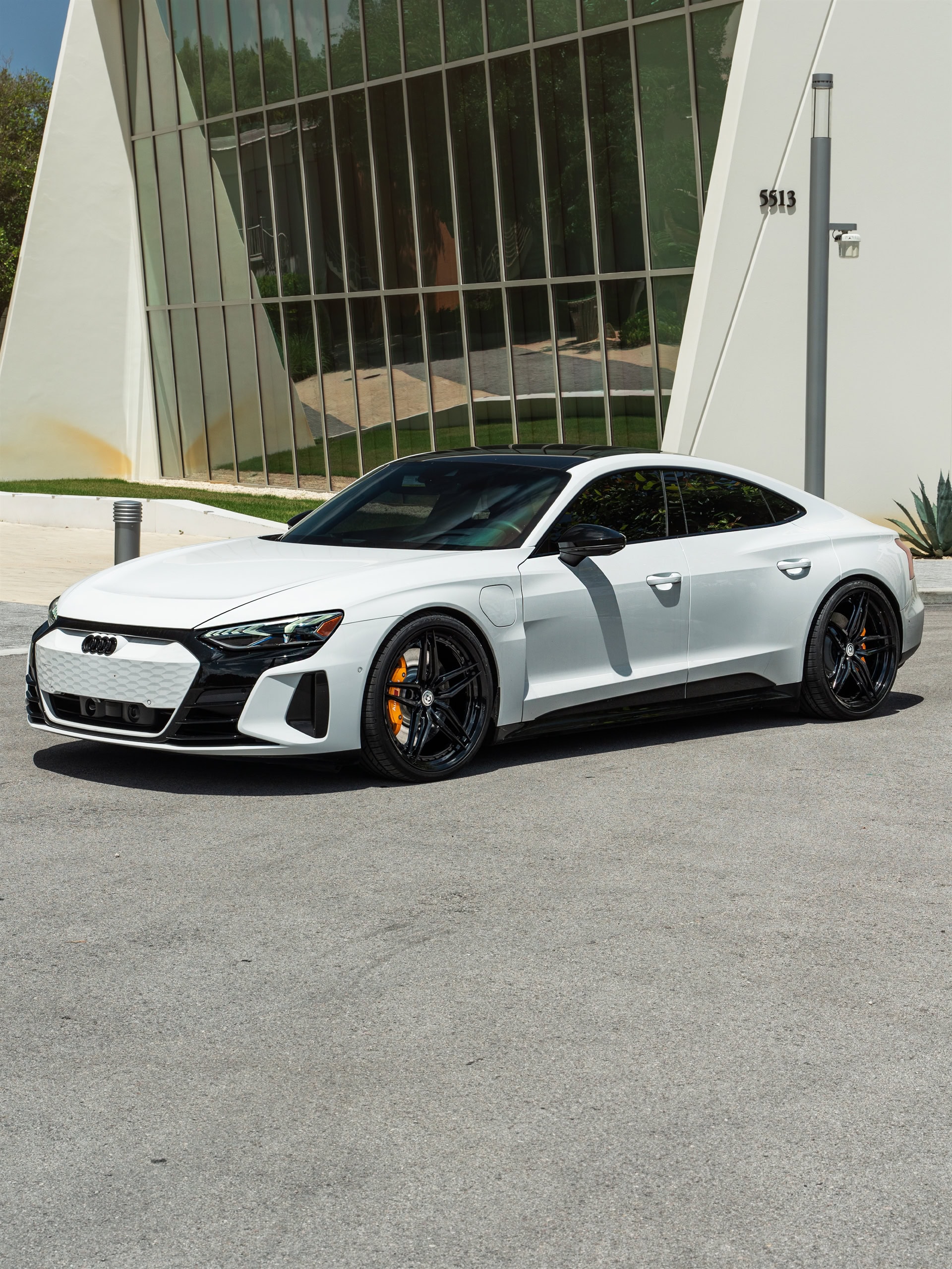 Audi RS e-tron GT | Arkona White | HRE S107SC | Gloss Black