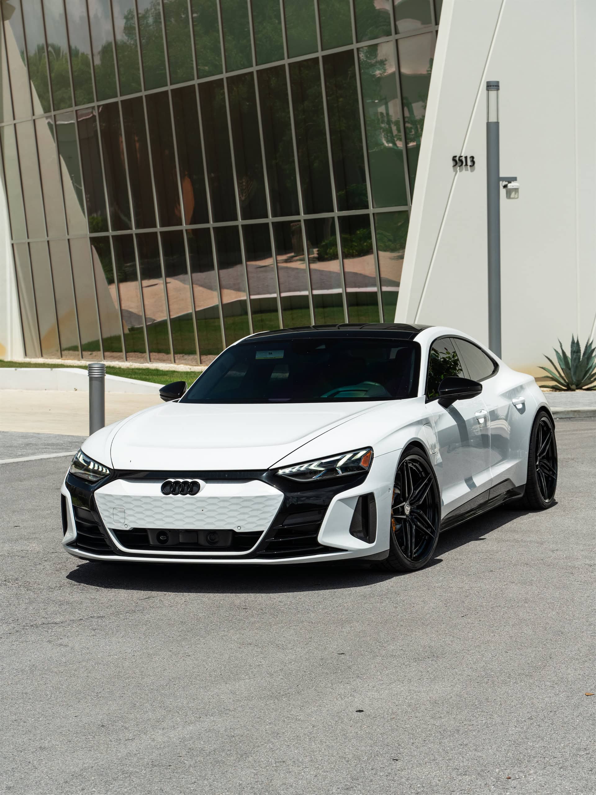 Audi RS e-tron GT | Arkona White | HRE S107SC | Gloss Black
