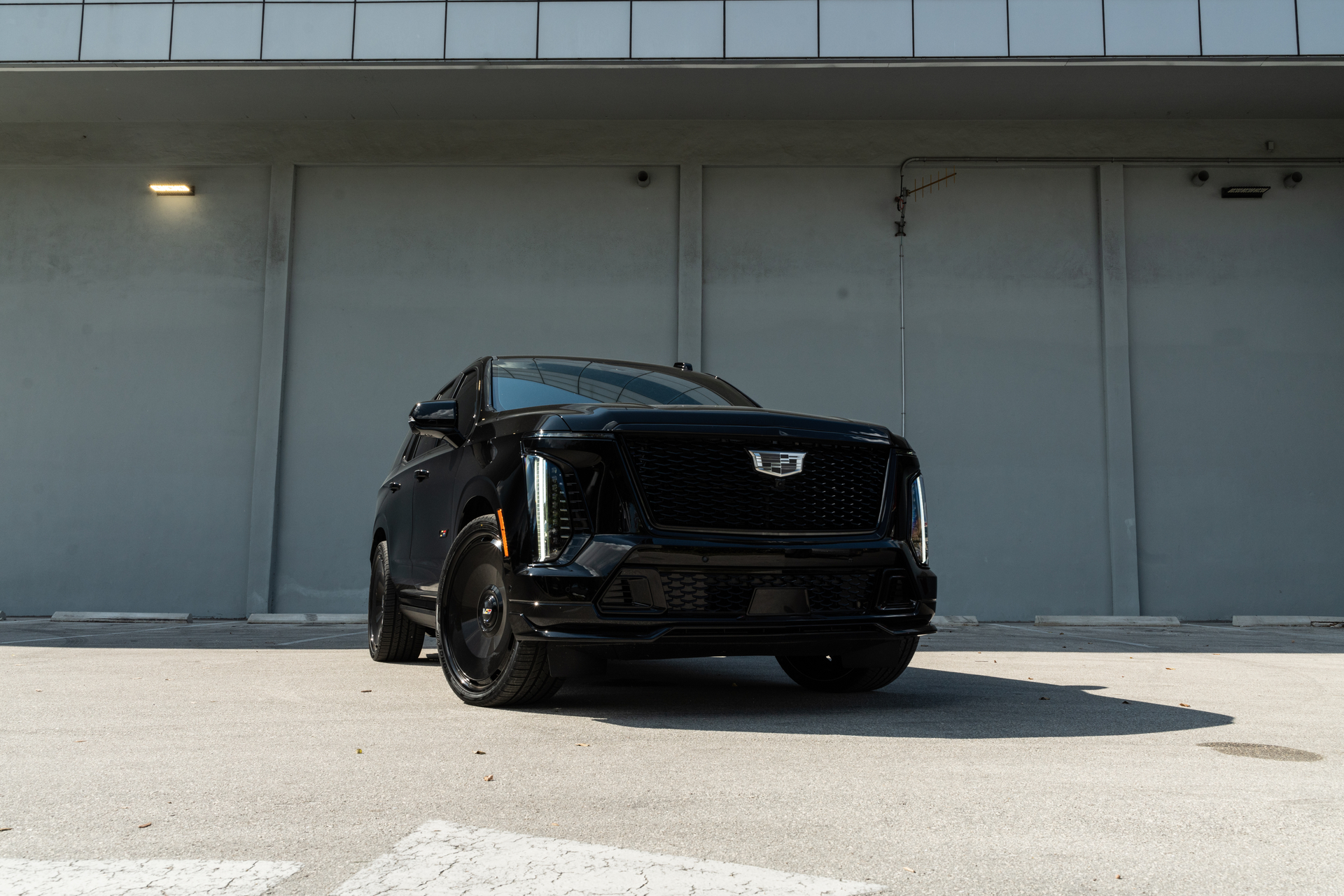 Cadillac Escalade | Black Raven | on Avant Garde AGL93 | Gloss Black