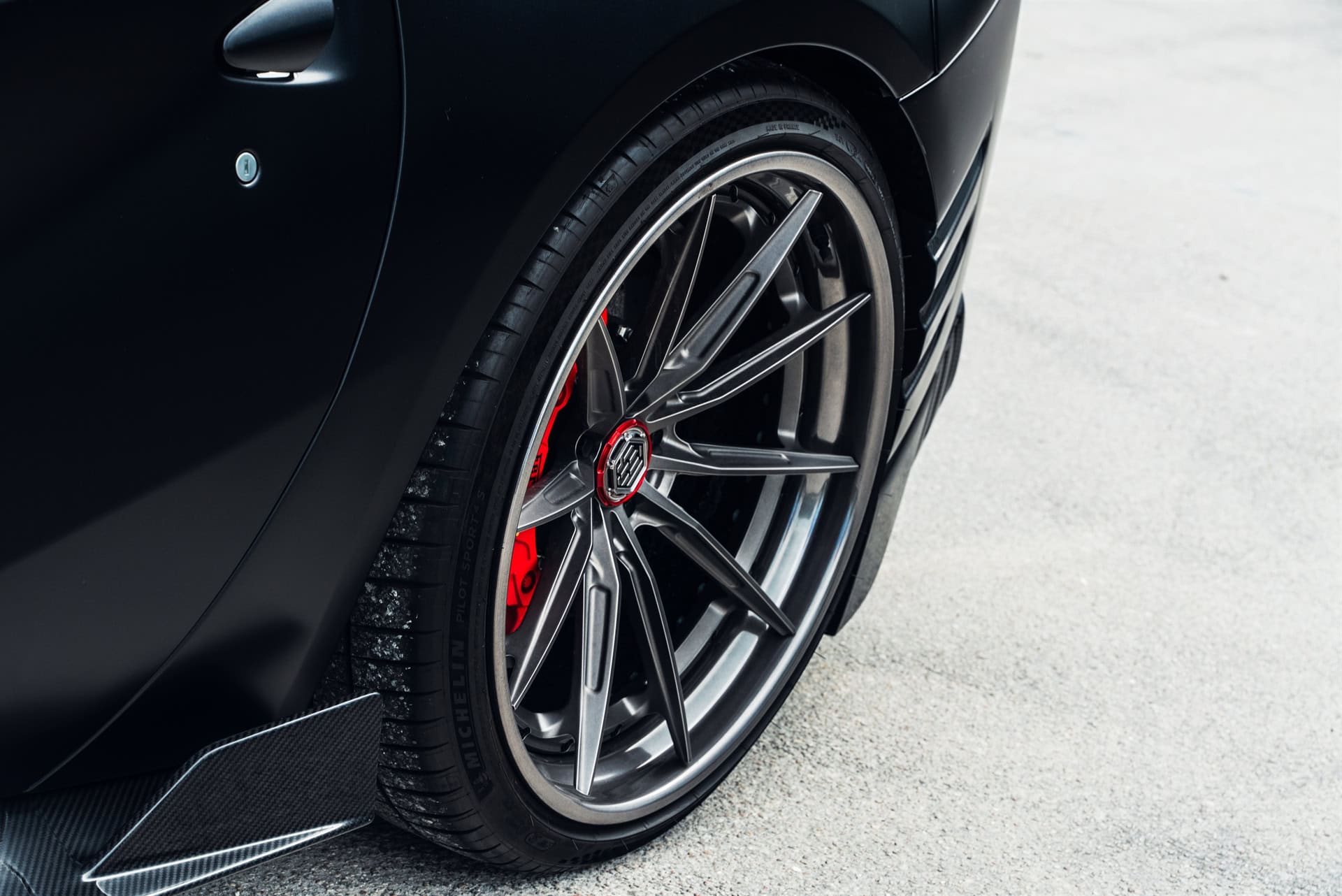 Duke Dynamics 812 | Nero Daytona | on 1886 G-010 | Polished Smoke | Duke Dynamics FEROCE Kit