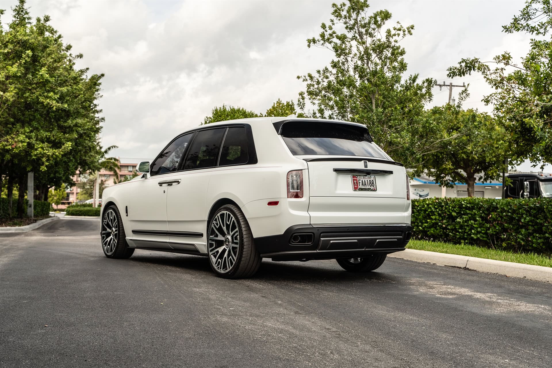 Mansory V.6 | Rolls-Royce Cullinan Black Badge