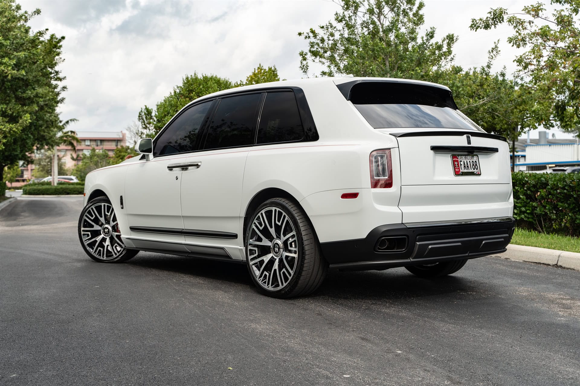 Mansory V.6 | Rolls-Royce Cullinan Black Badge