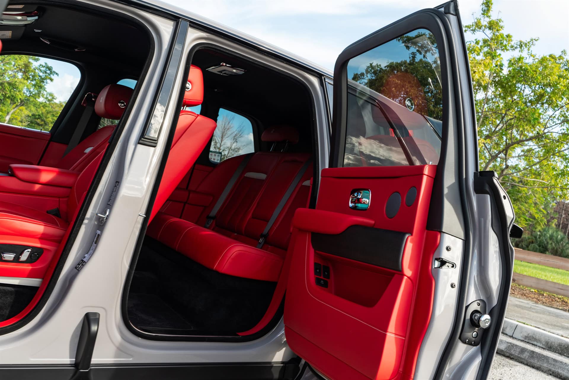 Photo 22 of Rolls Royce Cullinan on Urban Auto Wide Track Kit