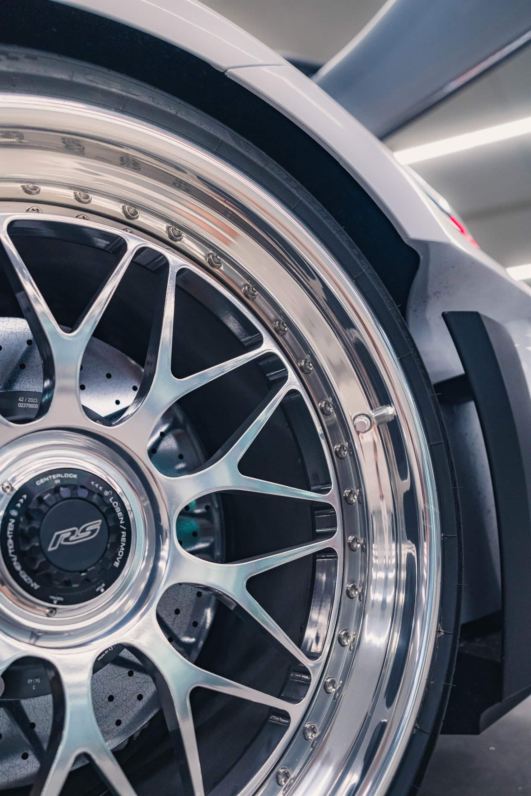 Porsche 992 Carrera GT3 RS on HRE Wheels Classics 300