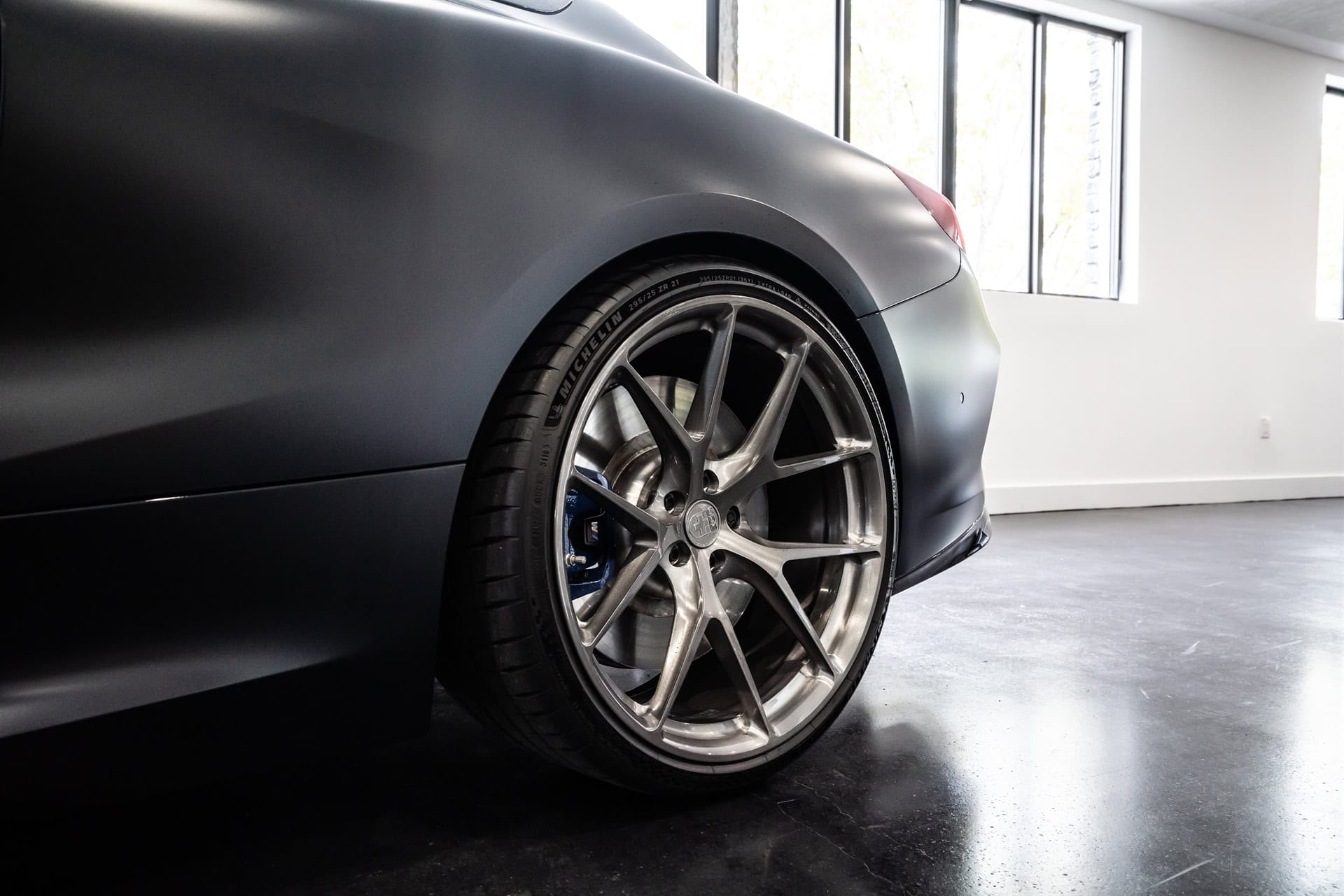 BMW G15 M850i on HRE P101 & Renner Projekt 8 (E31) on HRE Vintage 501