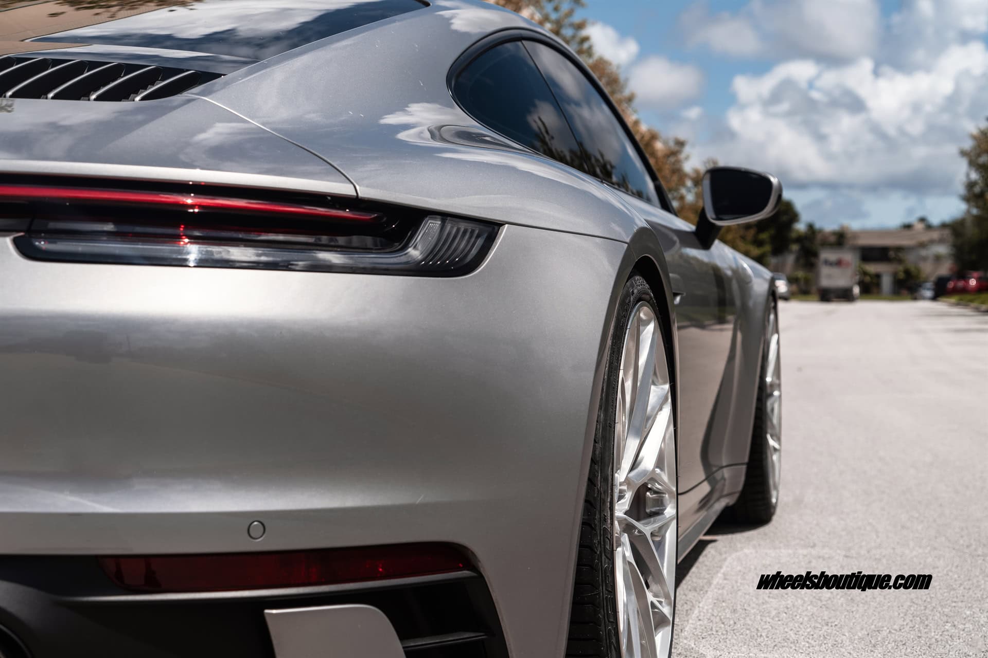 PORSCHE 992 C4S ON HRE P200