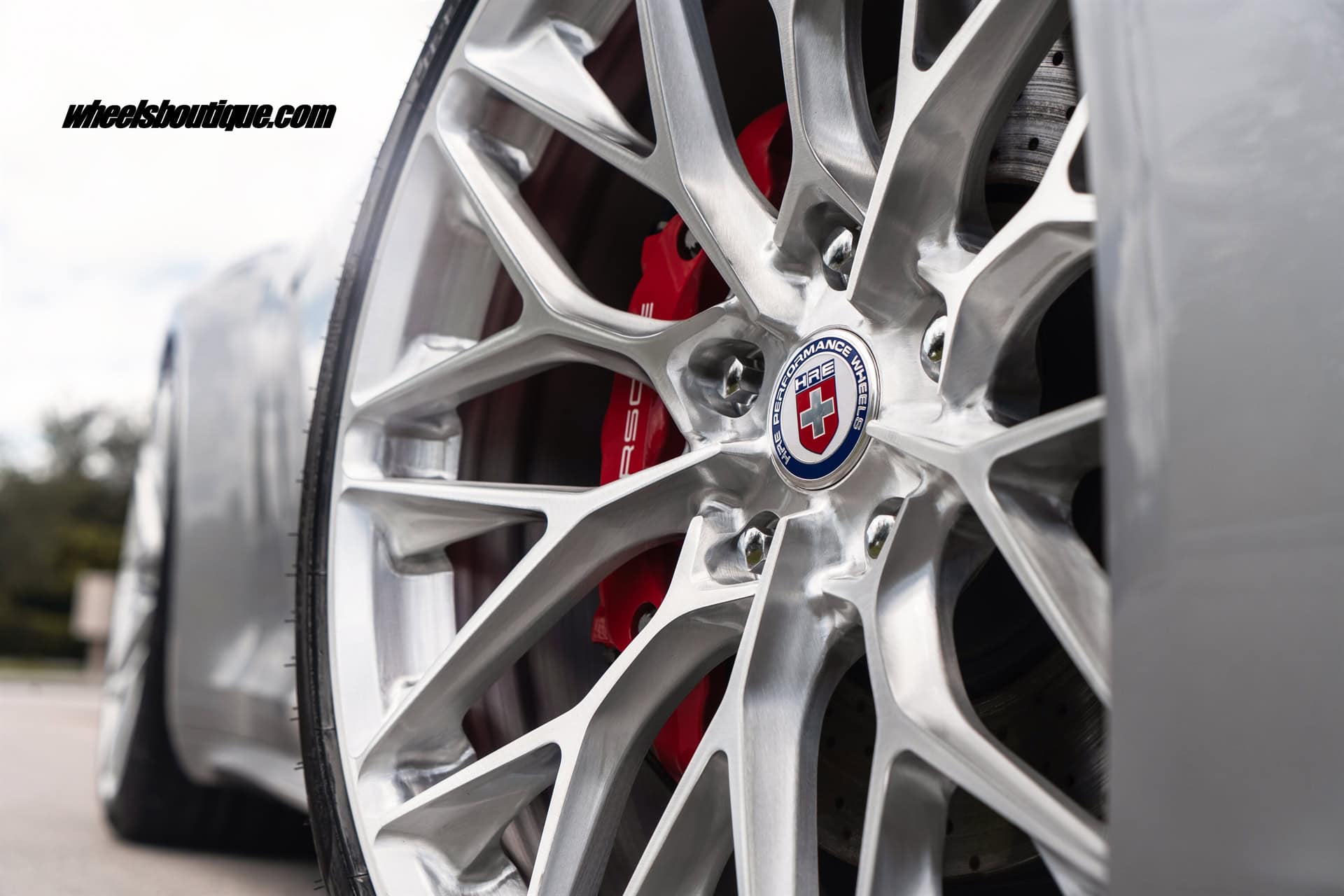 PORSCHE 992 C4S ON HRE P200