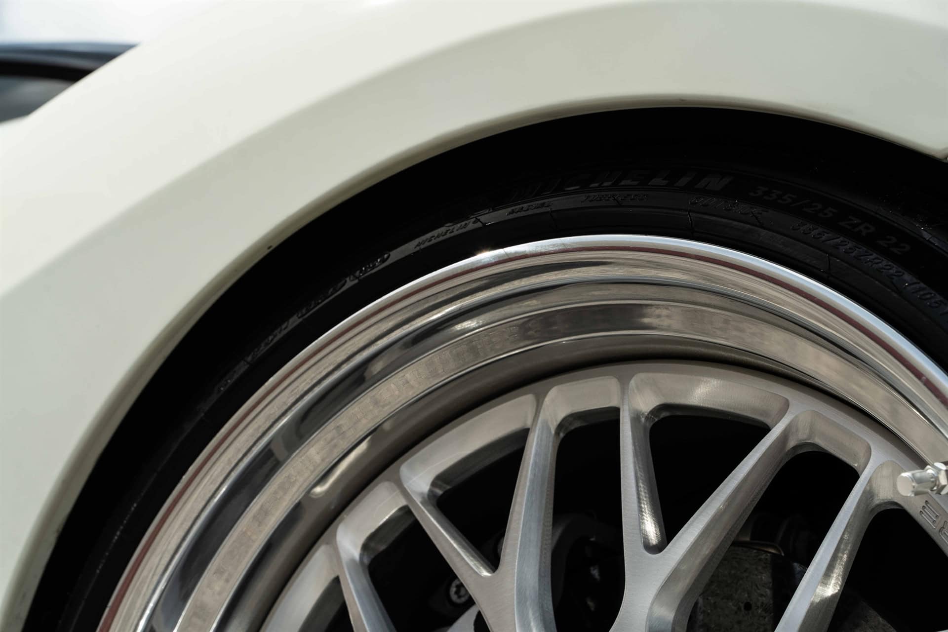 Ferrari 488 GTB | Bianco Fuji | on HRE 520 FMR | Brushed Clear
